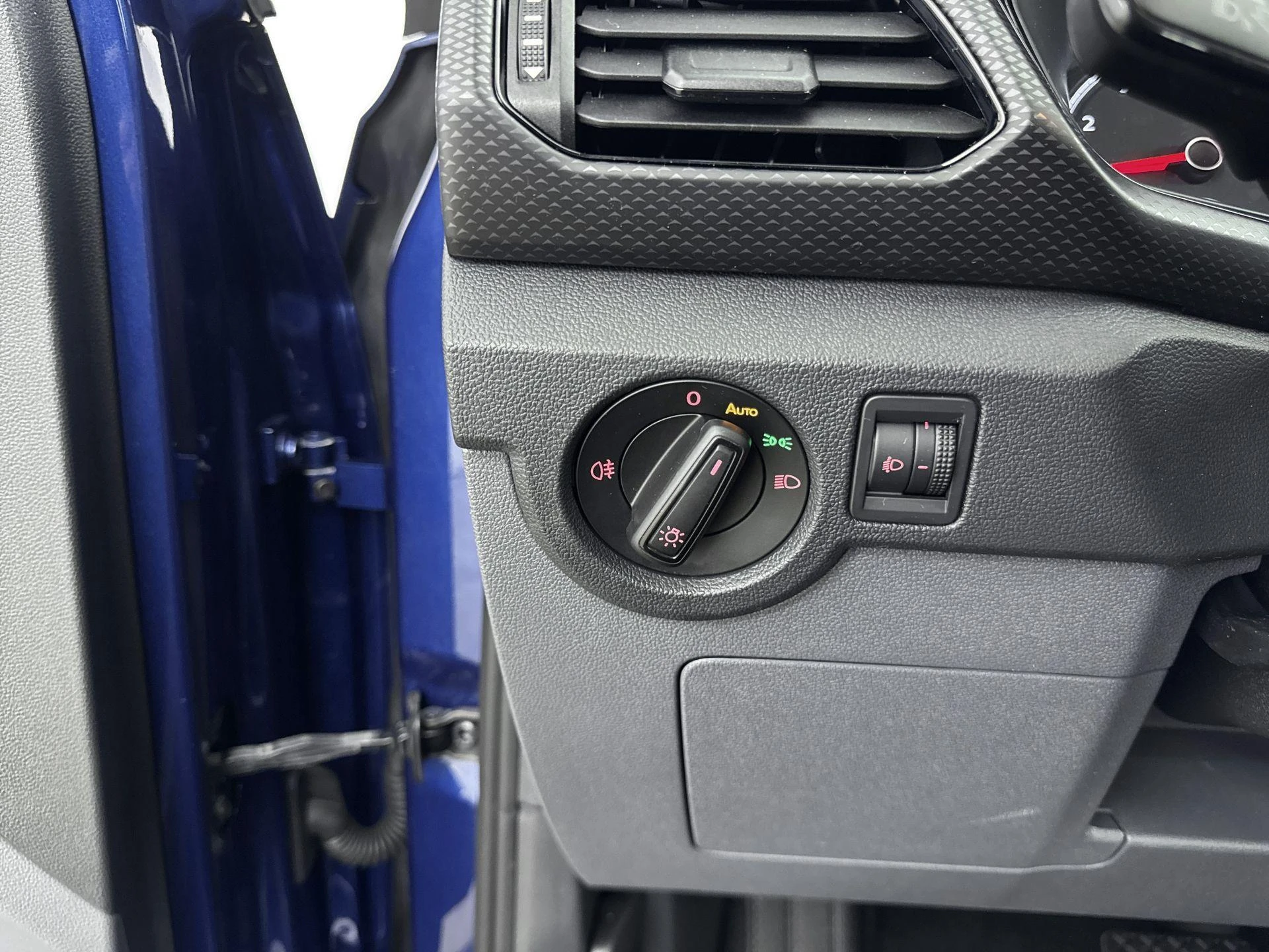 Volkswagen-T-Cross-image-18