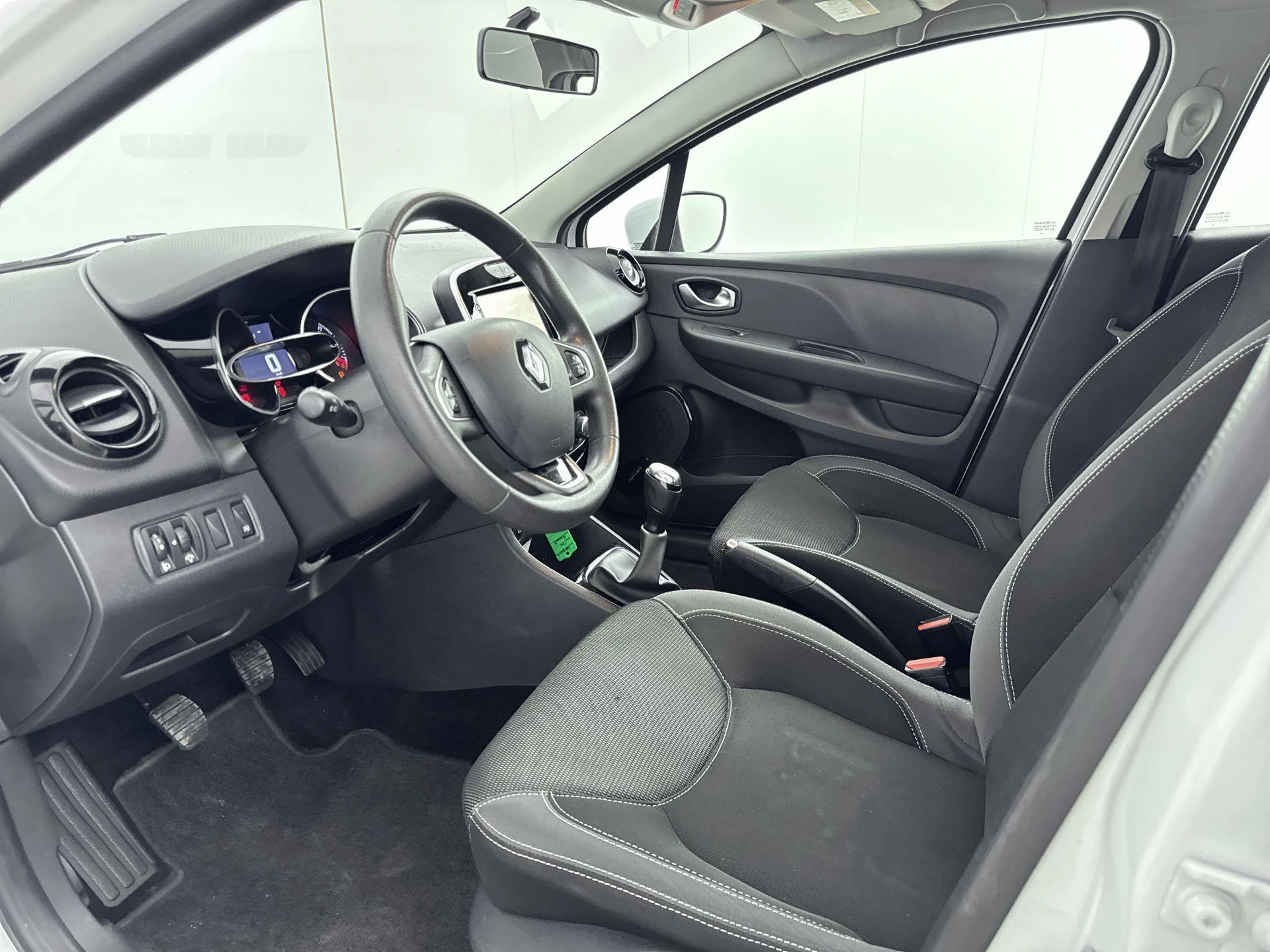 Renault-Clio-image-8