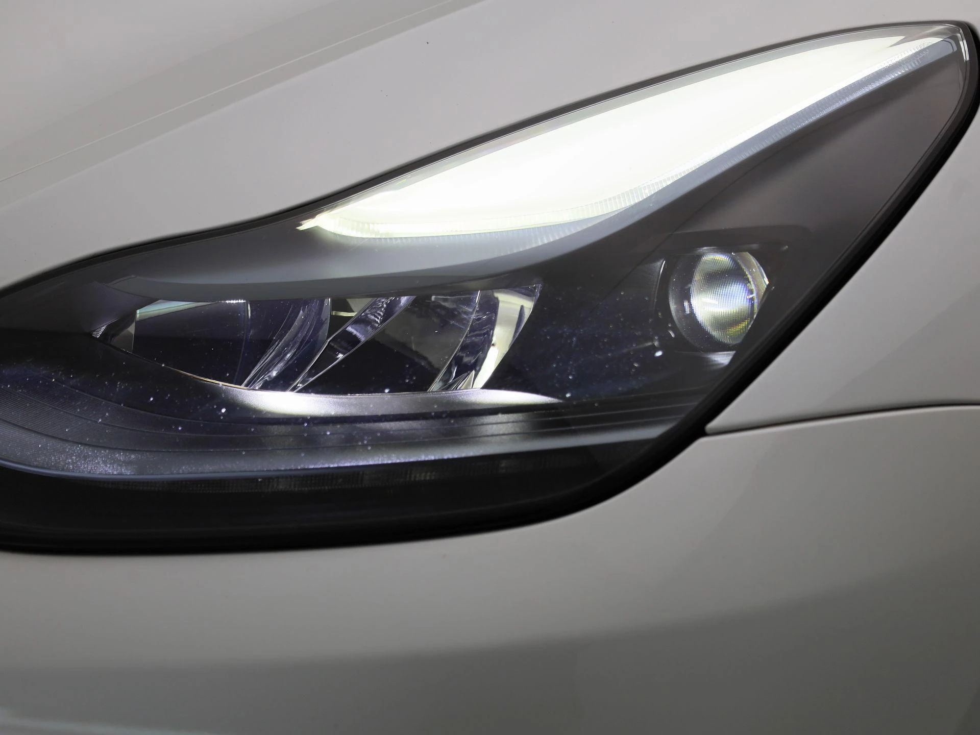 Tesla-Model Y-image-16