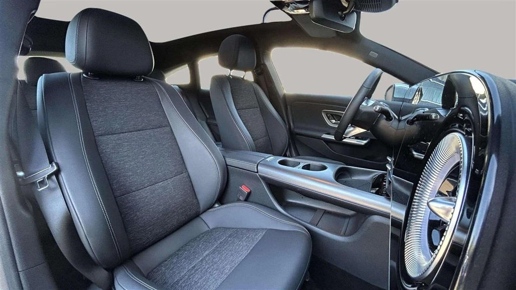 Mercedes-Benz-CLA-image-21