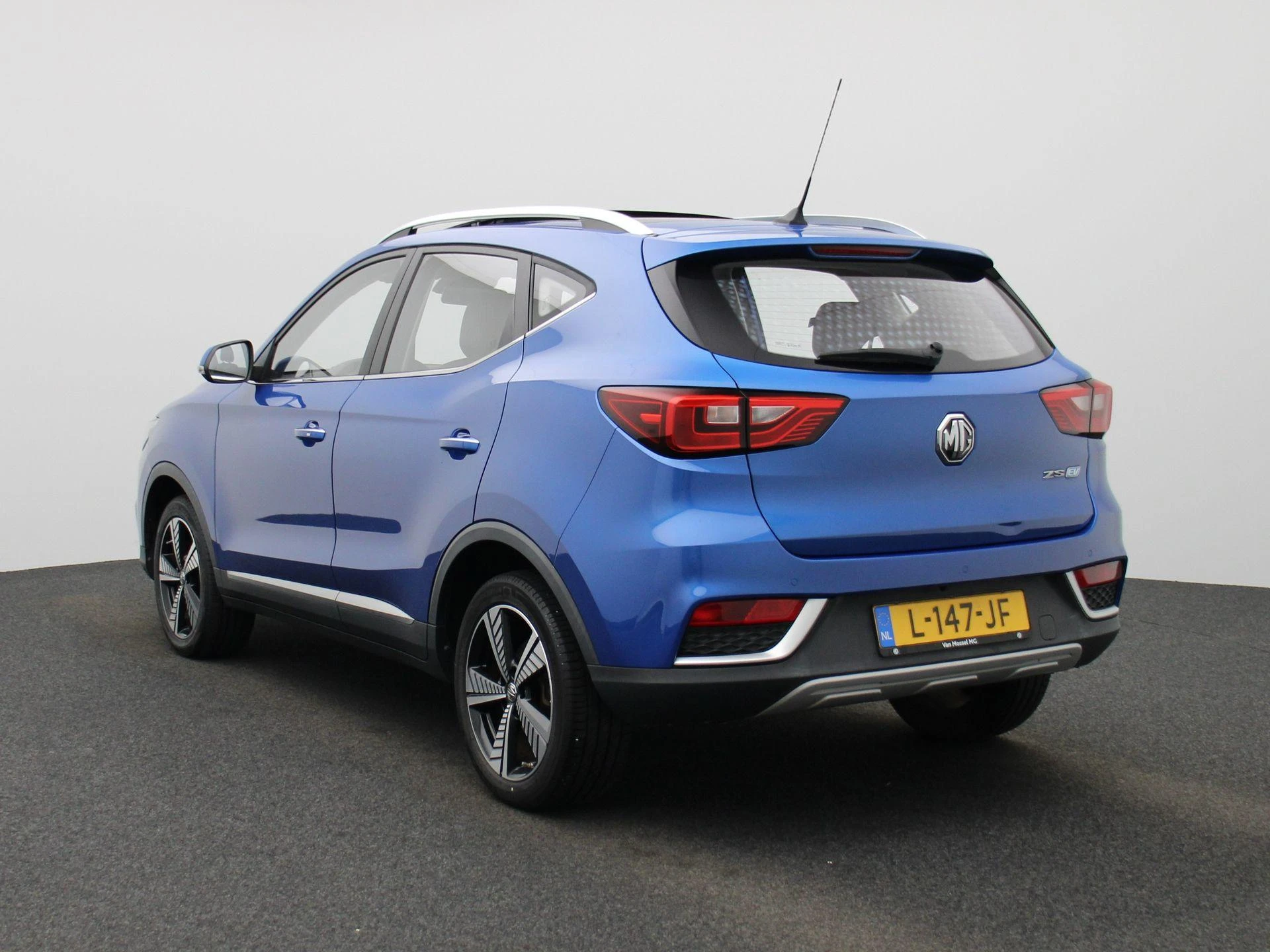 MG-ZS EV-image-2