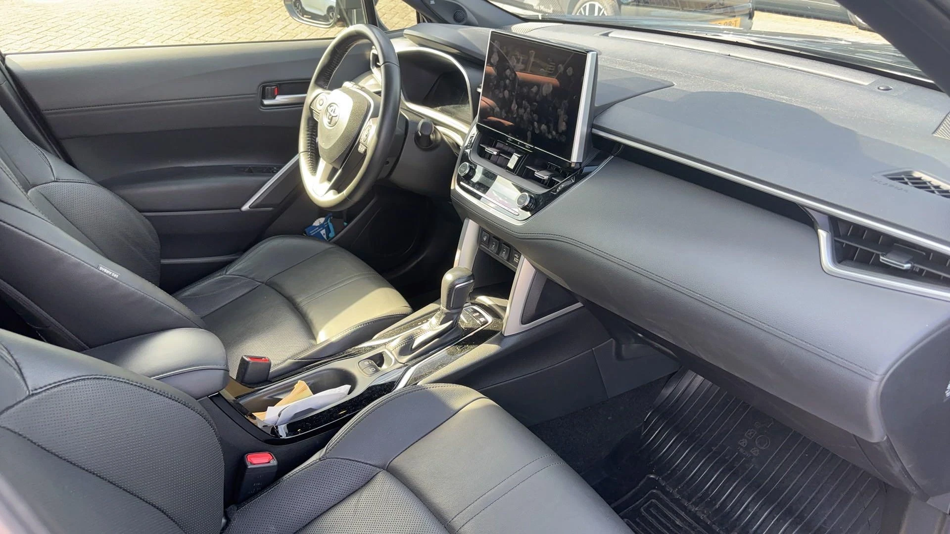 Toyota-Corolla Cross-image-12