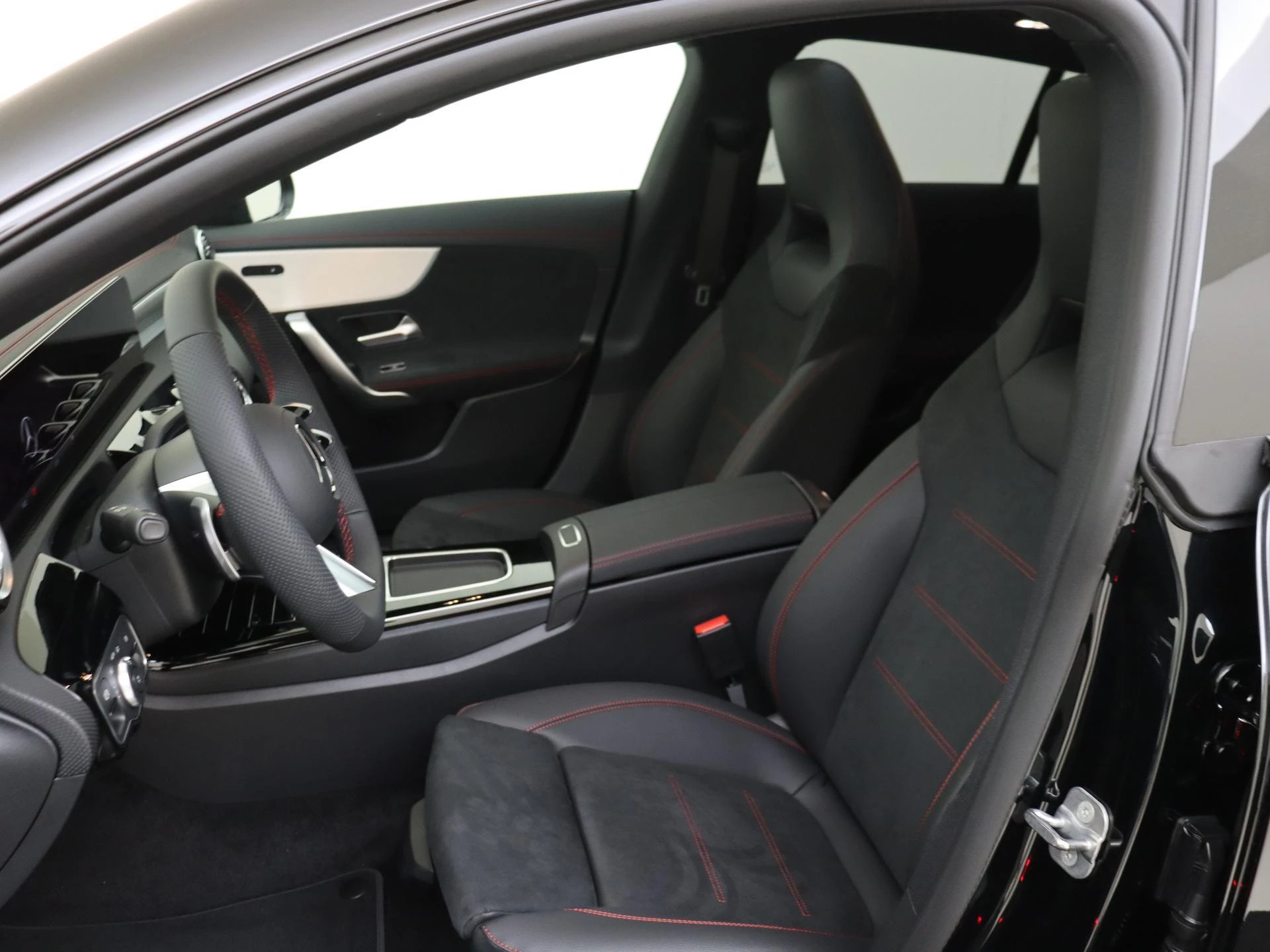 Mercedes-Benz-CLA-image-10