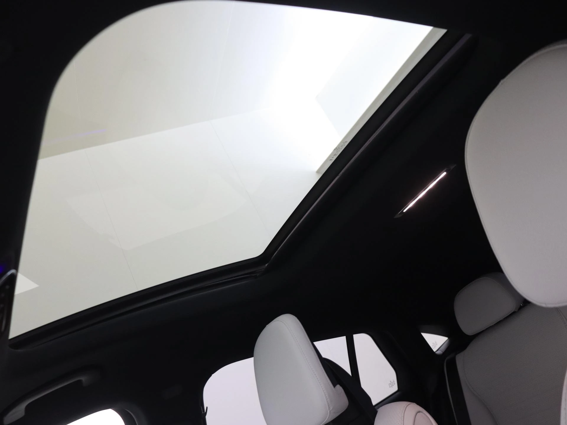 Mercedes-Benz-GLC-image-26