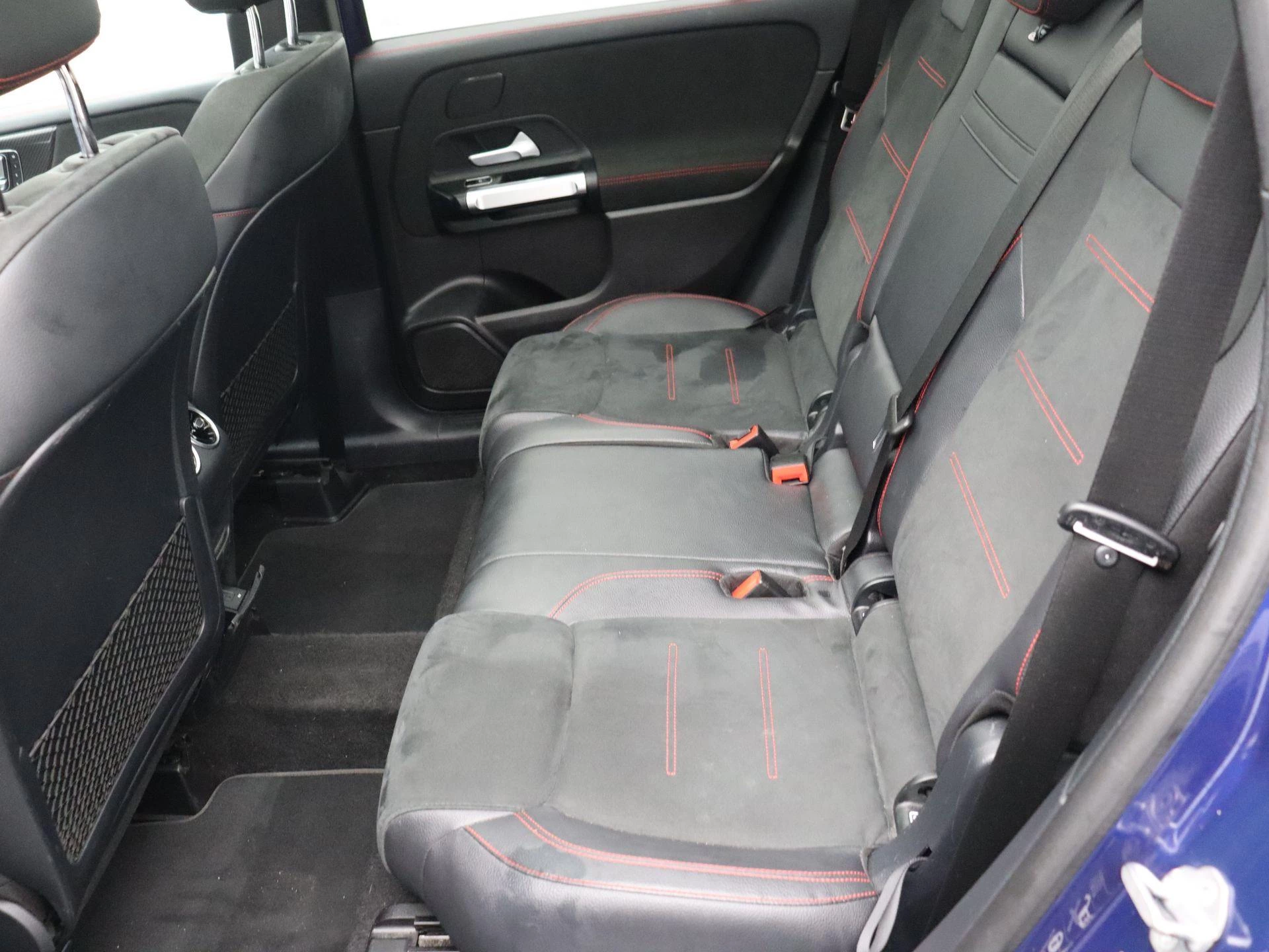 Mercedes-Benz-GLB-image-16