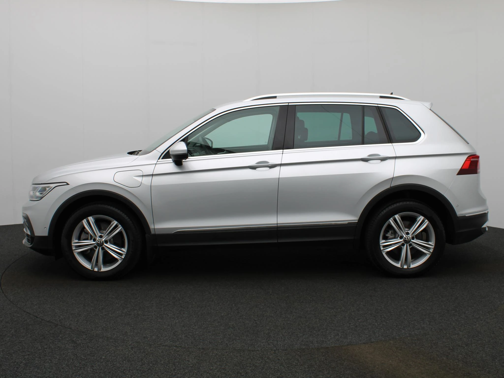 Volkswagen-Tiguan-image-3