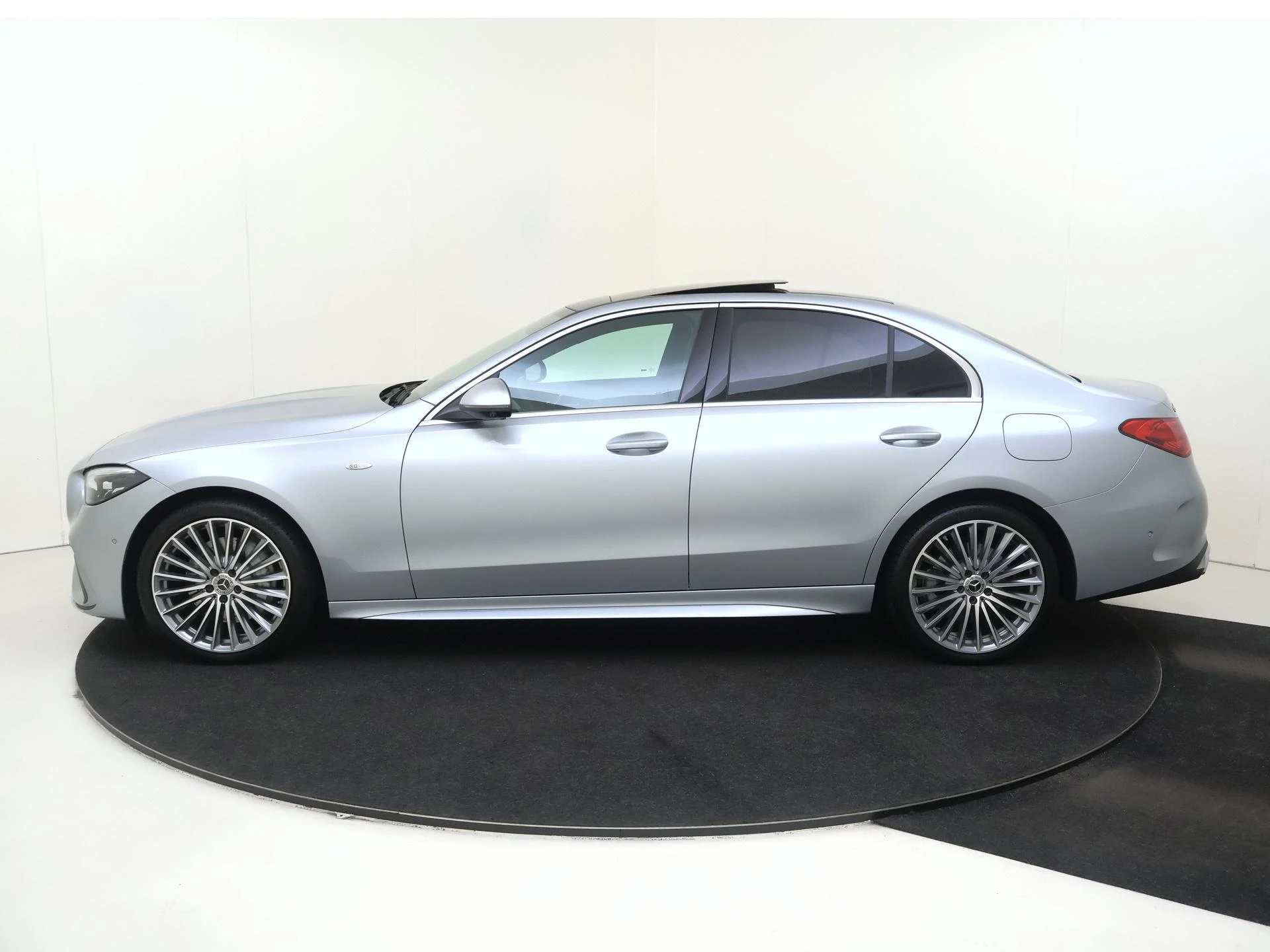 Mercedes-Benz-C-Klasse-image-7