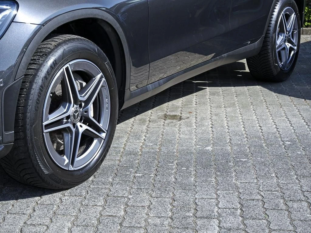 Mercedes-Benz-GLC 300 de-image-6