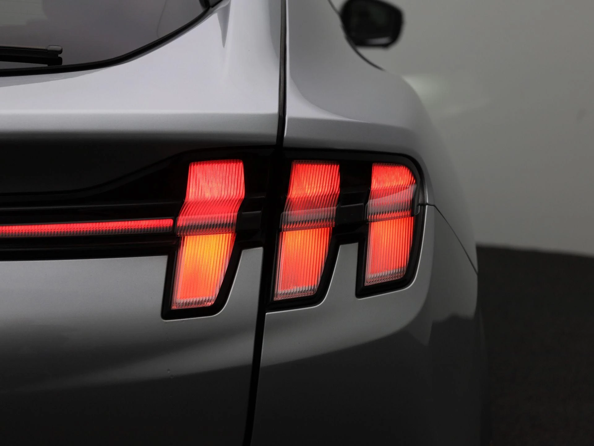 Ford-Mustang Mach-E-image-48