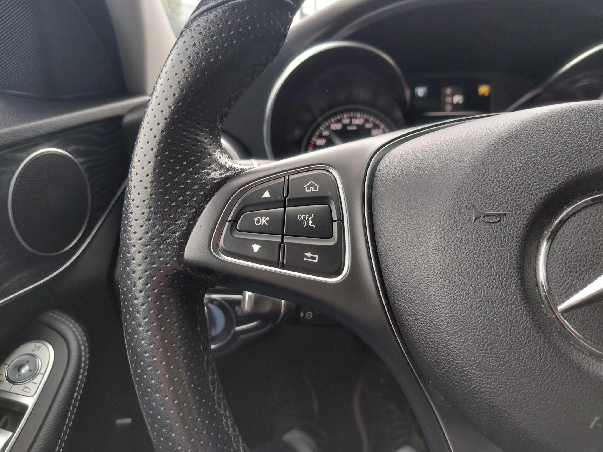 Mercedes-Benz-C-Klasse-image-21