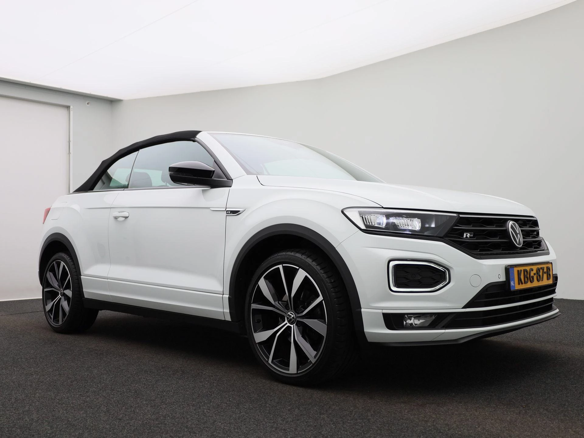 Volkswagen-T-Roc-image-18