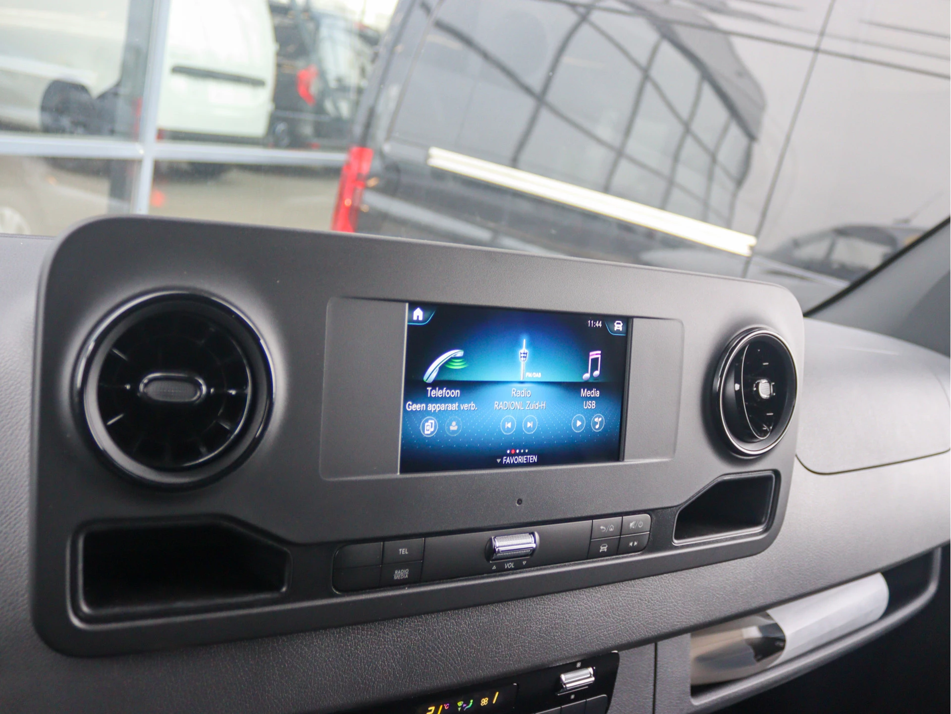 Mercedes-Benz-Sprinter-image-8