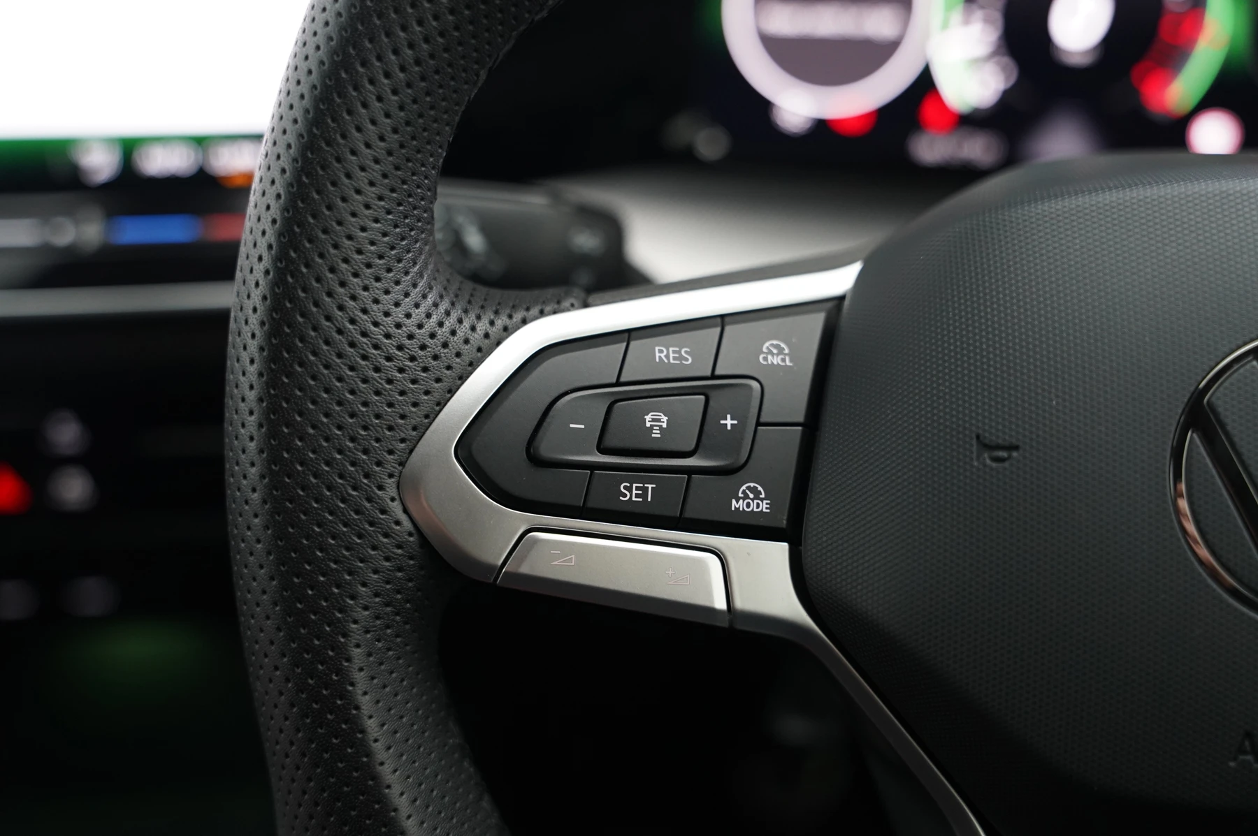 Volkswagen-Golf-image-17