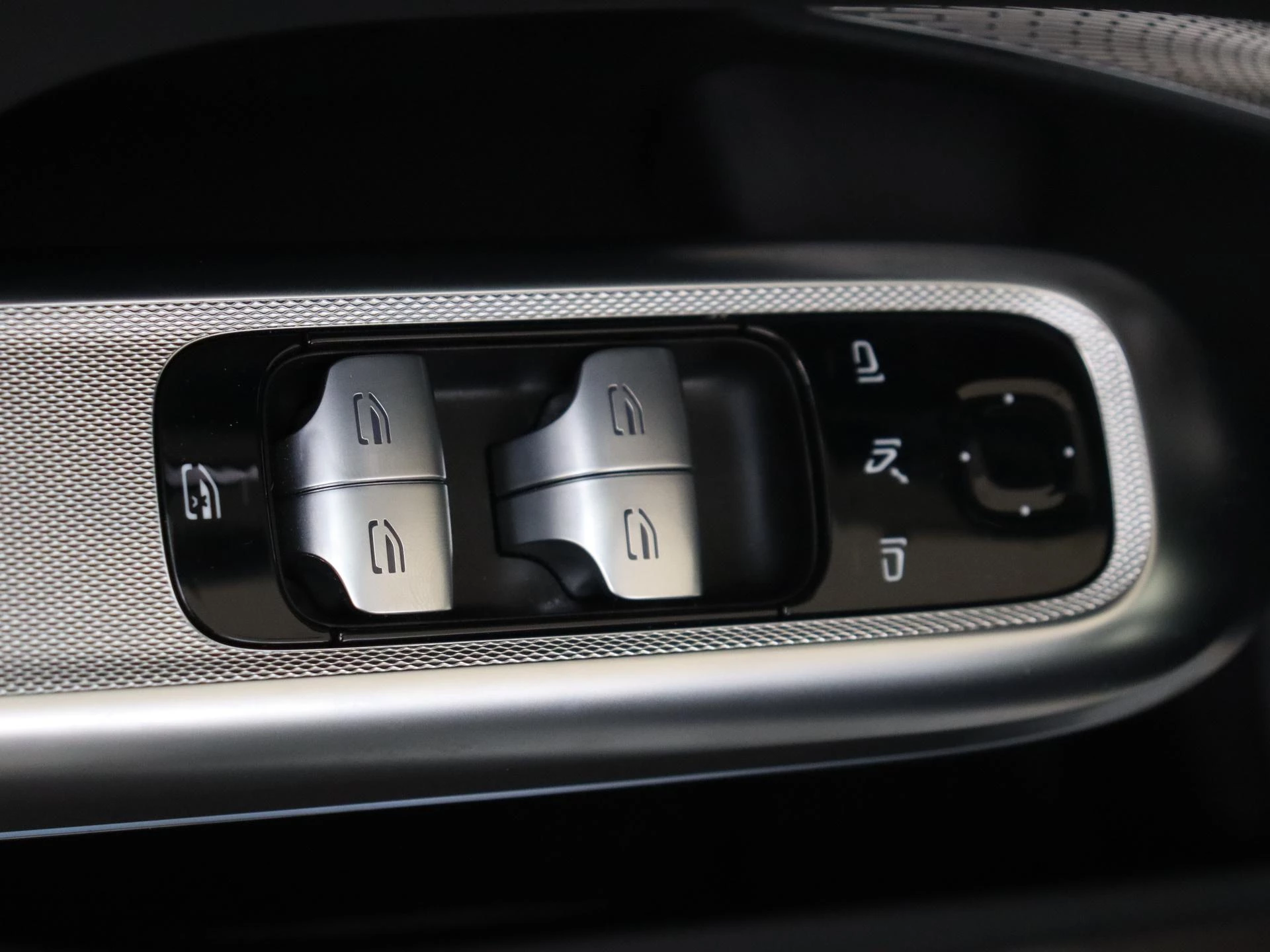 Mercedes-Benz-E-Klasse-image-25