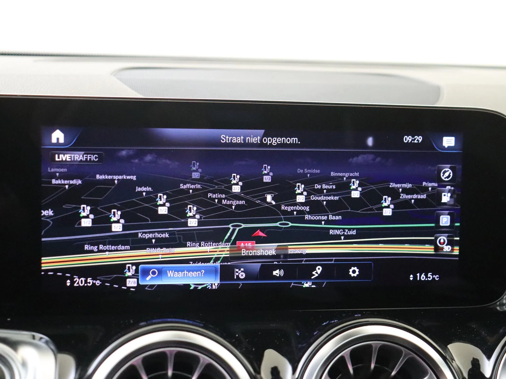 Mercedes-Benz-EQB-image-16