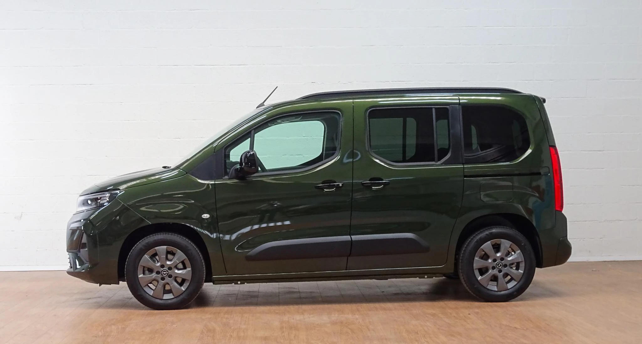 Opel-Combo Life-image-6