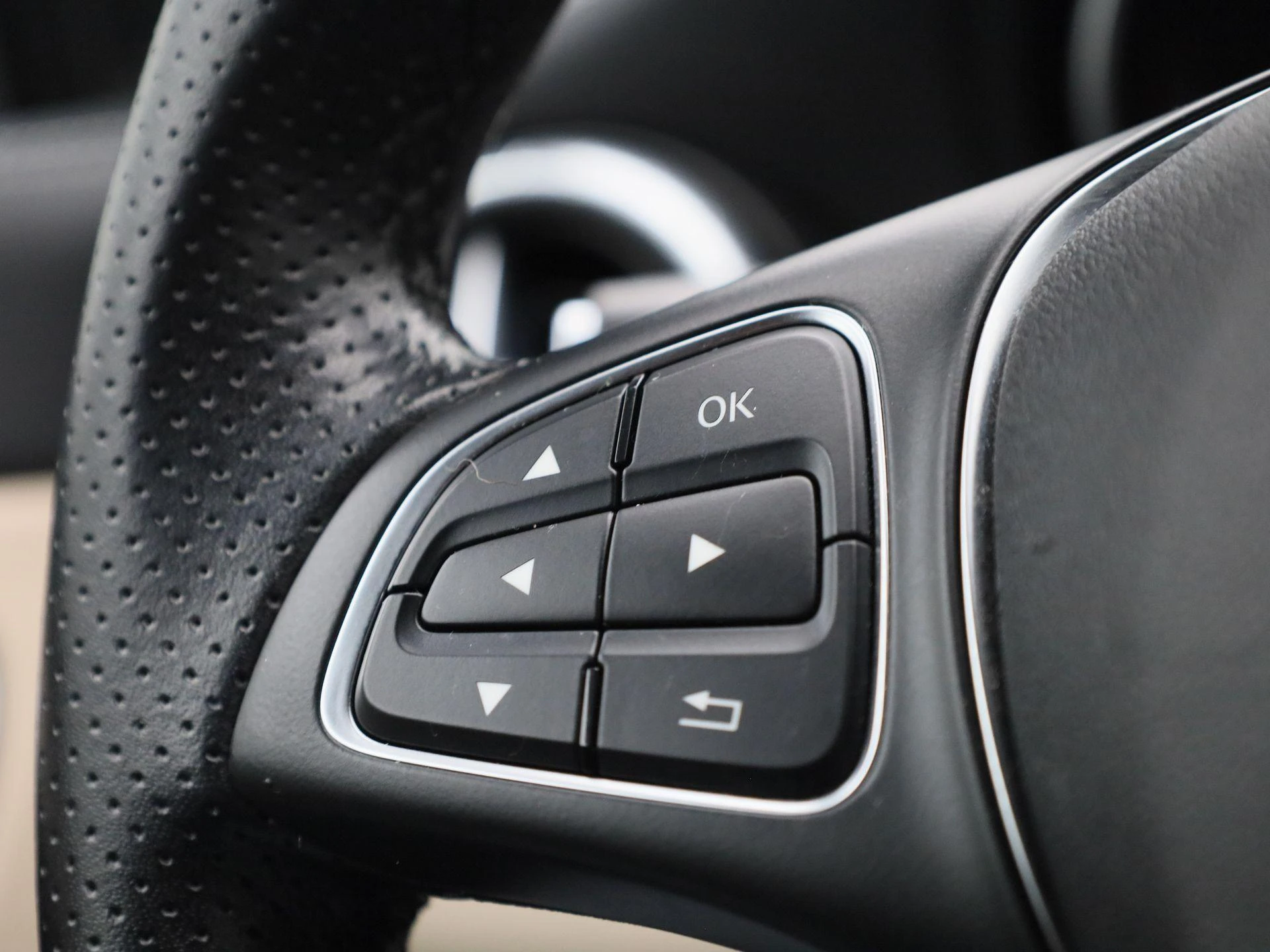 Mercedes-Benz-CLA-image-19