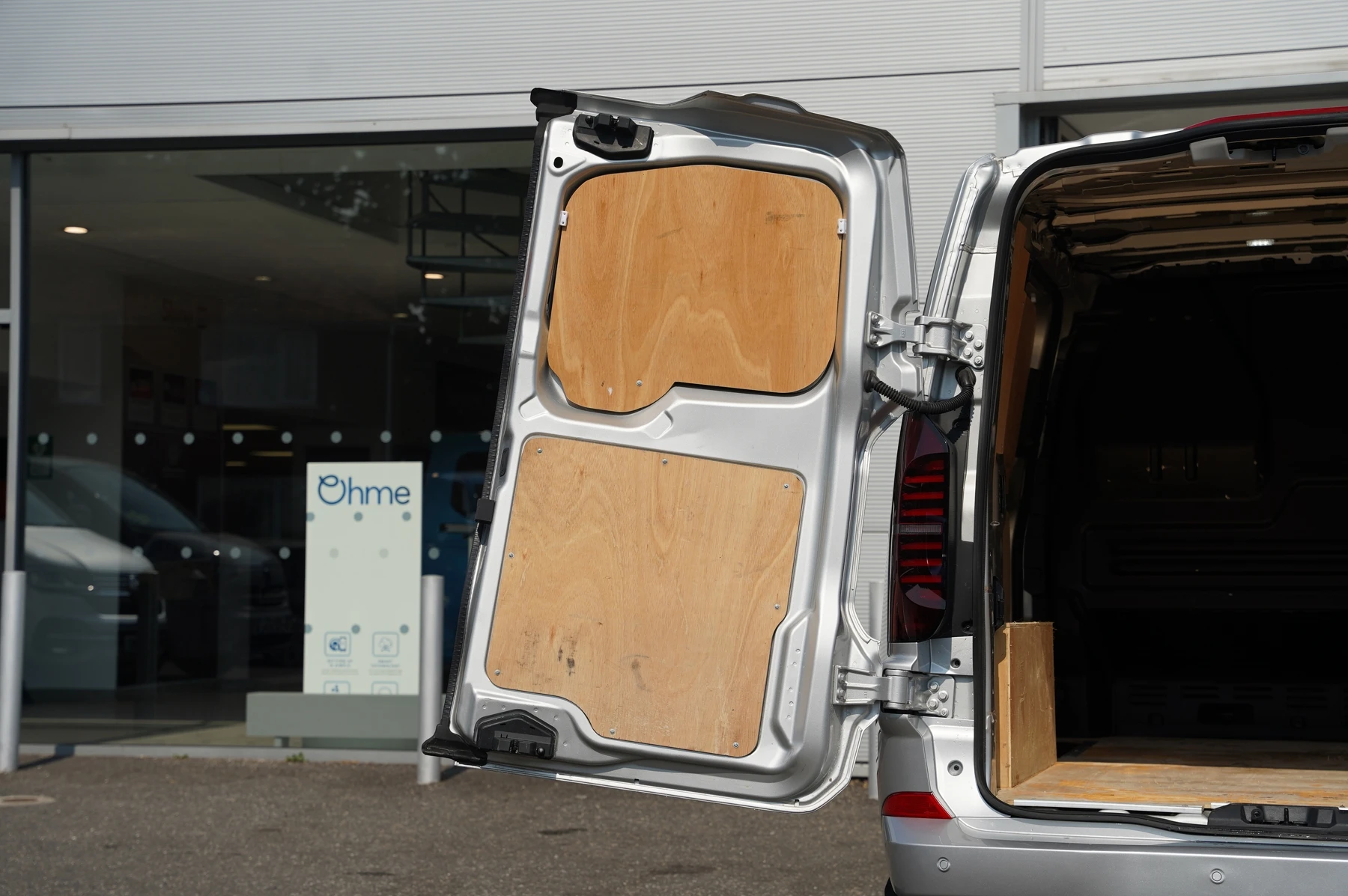 Volkswagen-Transporter-image-36