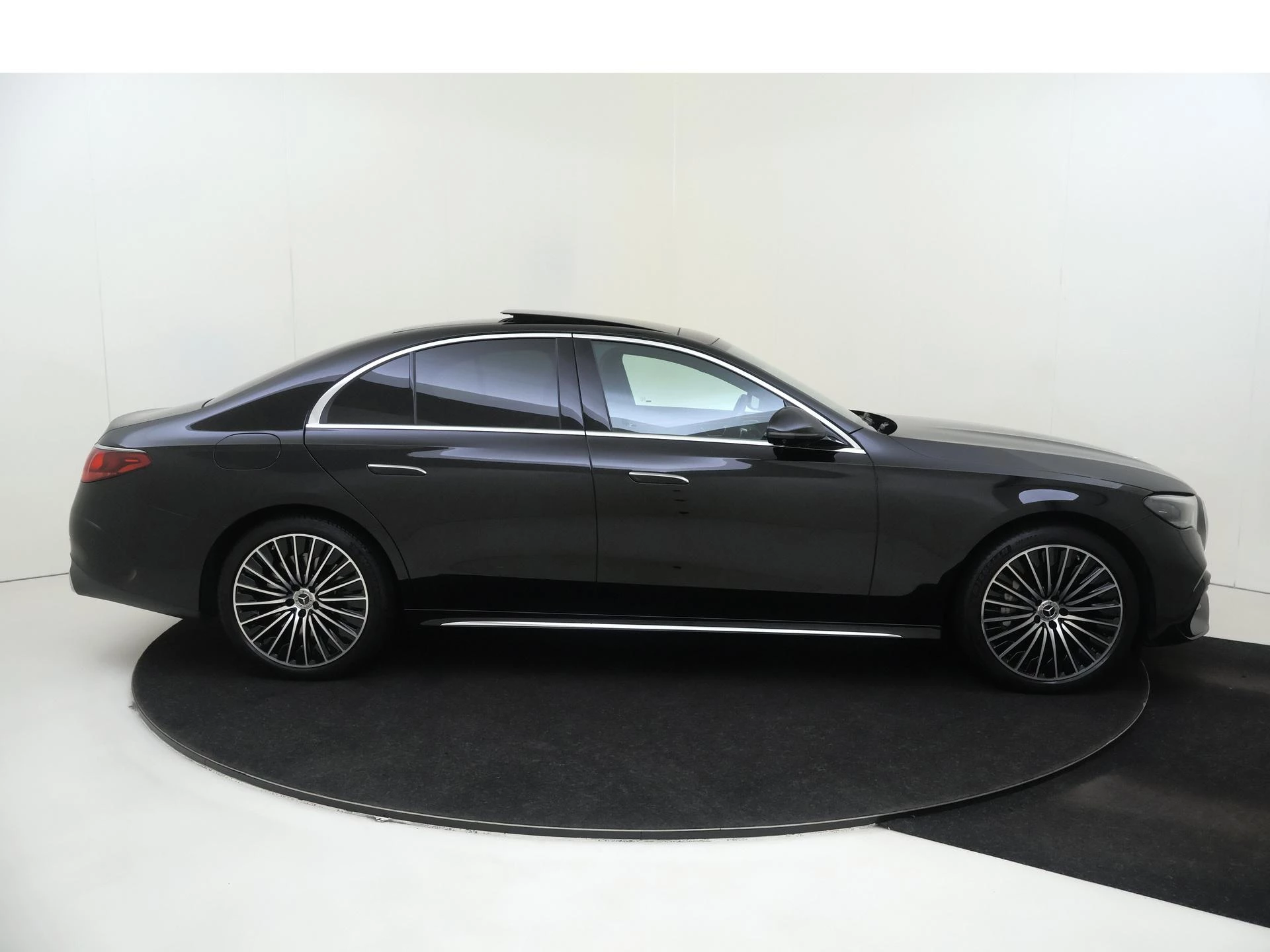Mercedes-Benz-E-Klasse-image-8