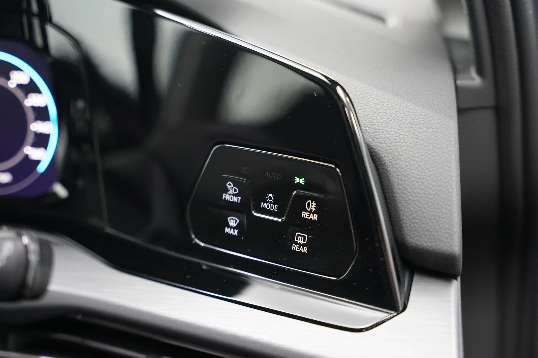 Volkswagen-Golf-image-20
