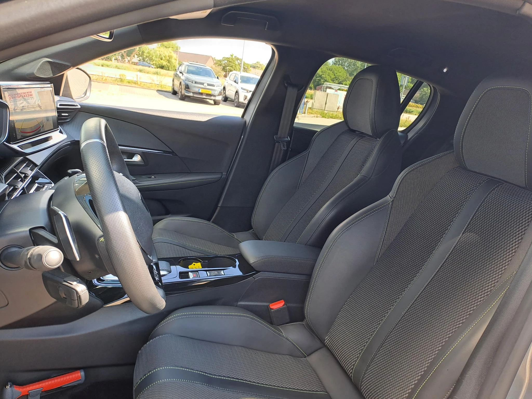 Peugeot-208-image-10