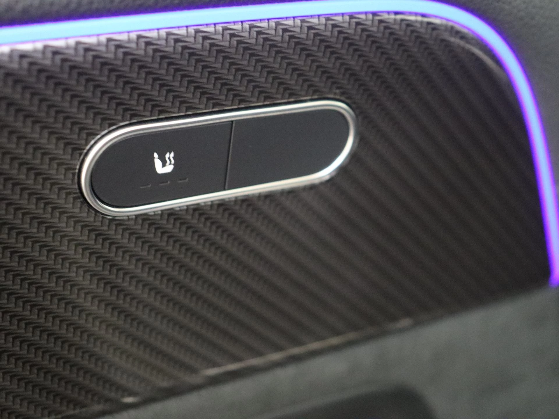 Mercedes-Benz-GLA-image-27