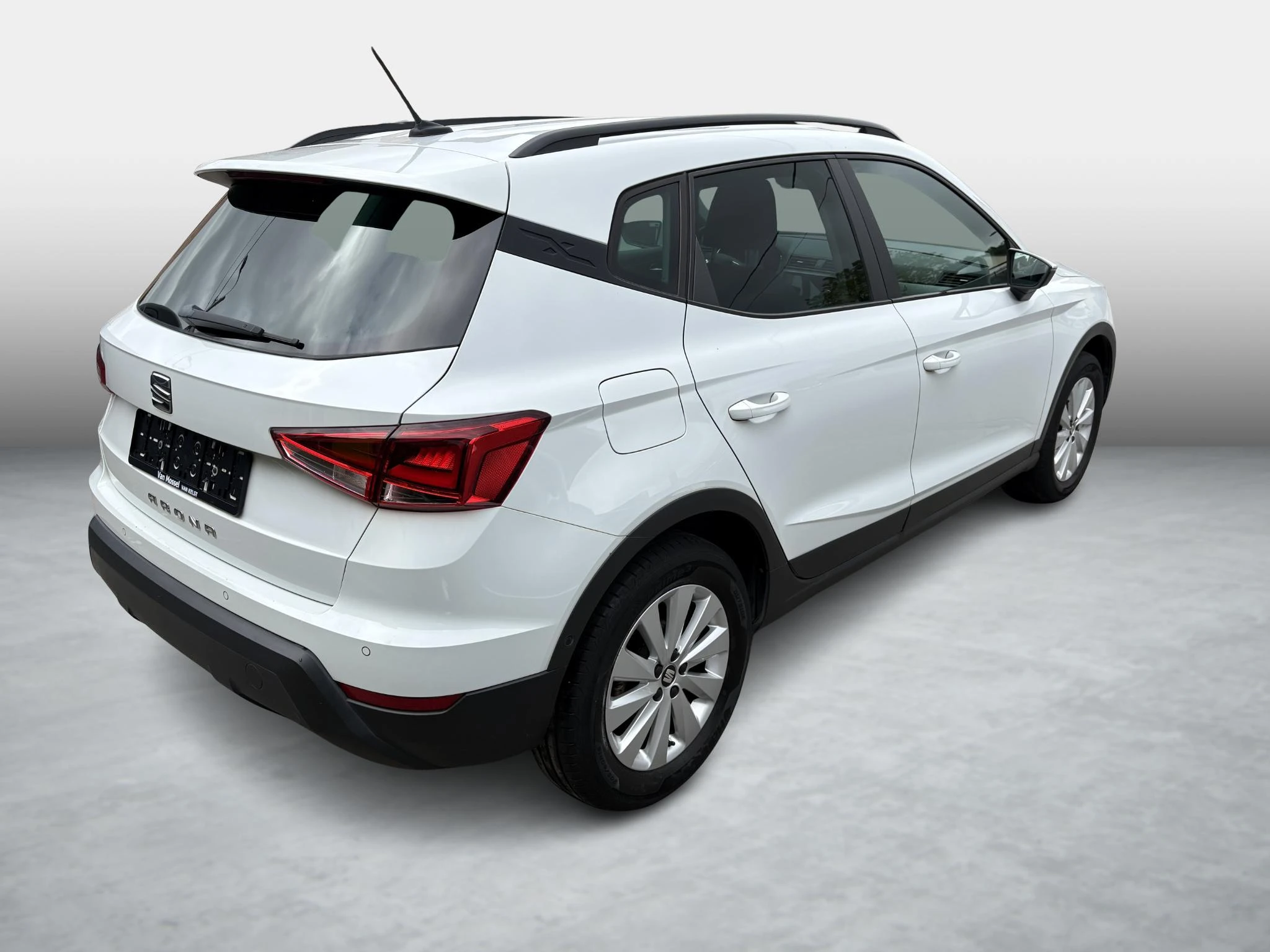 SEAT-Arona-image-4