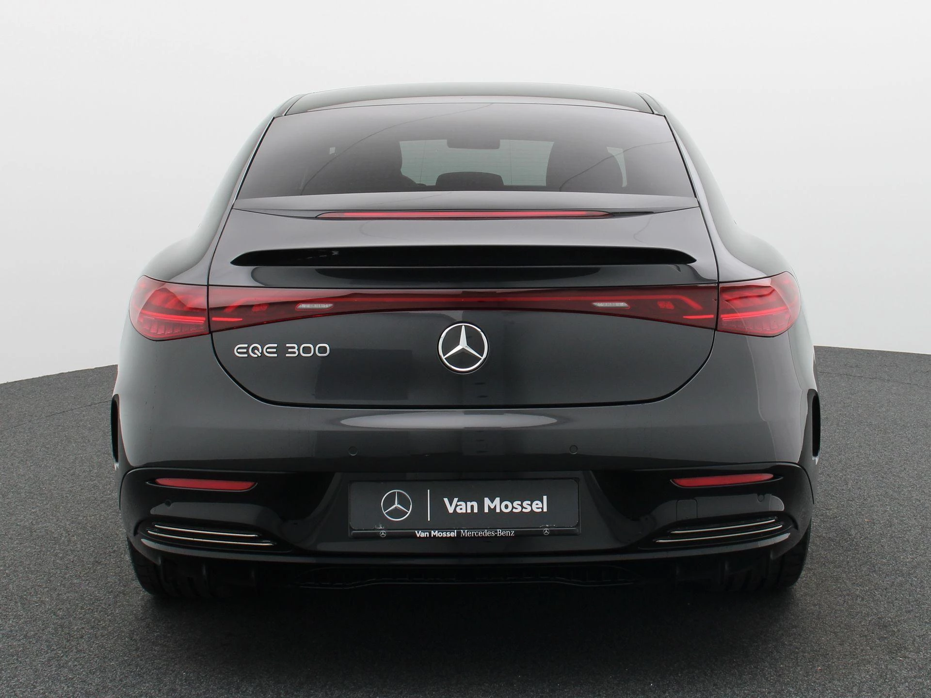 Mercedes-Benz EQE 300 AMG Line + AIRMATIC + LEDER + PANORAMISCH DAK +