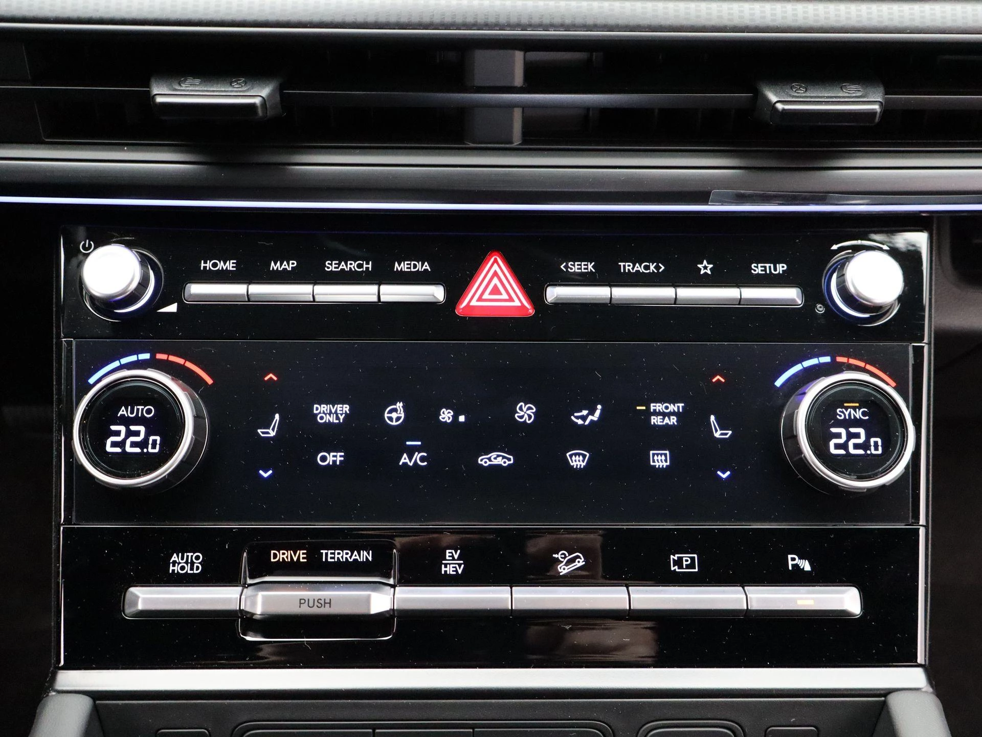 Hyundai-Santa Fe-image-16
