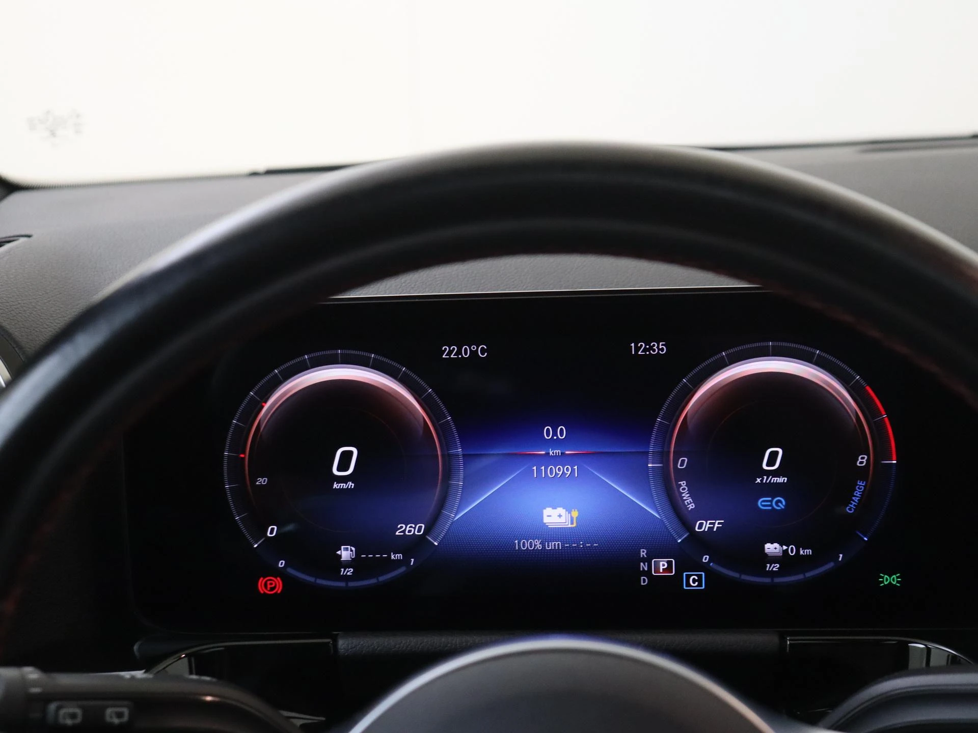 Mercedes-Benz-GLA-image-12
