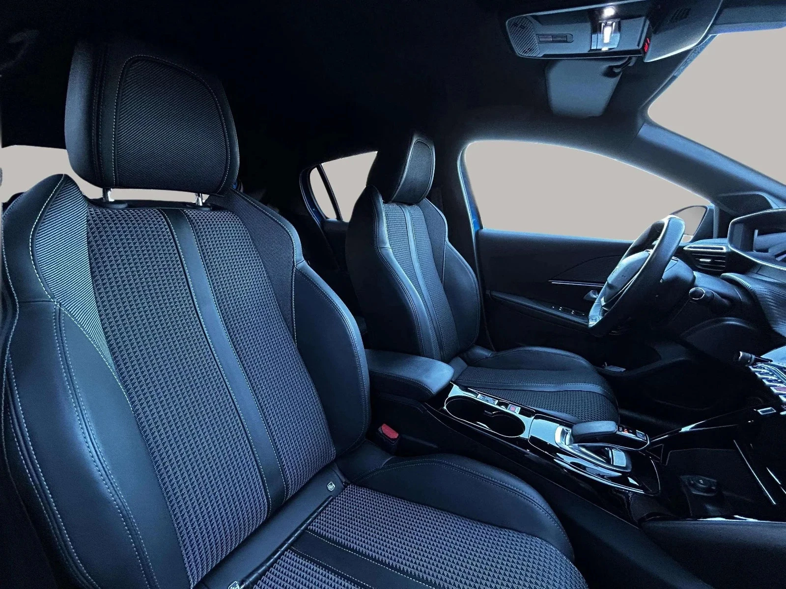 Peugeot-e-208-image-9