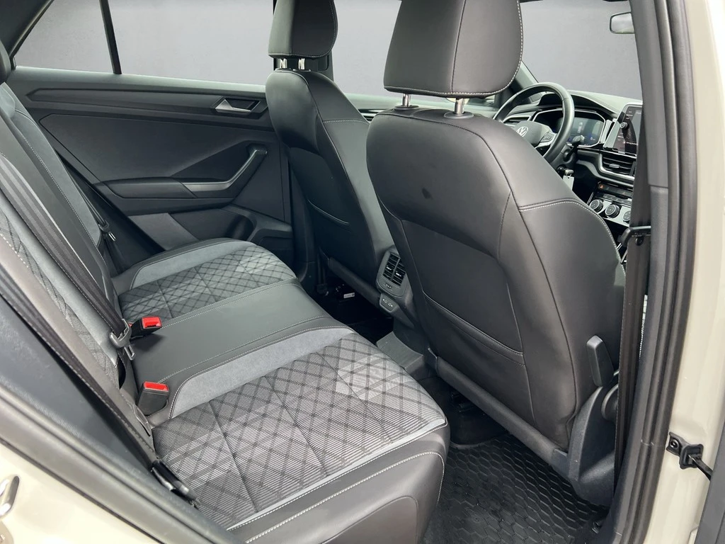 Volkswagen-T-Roc-image-11