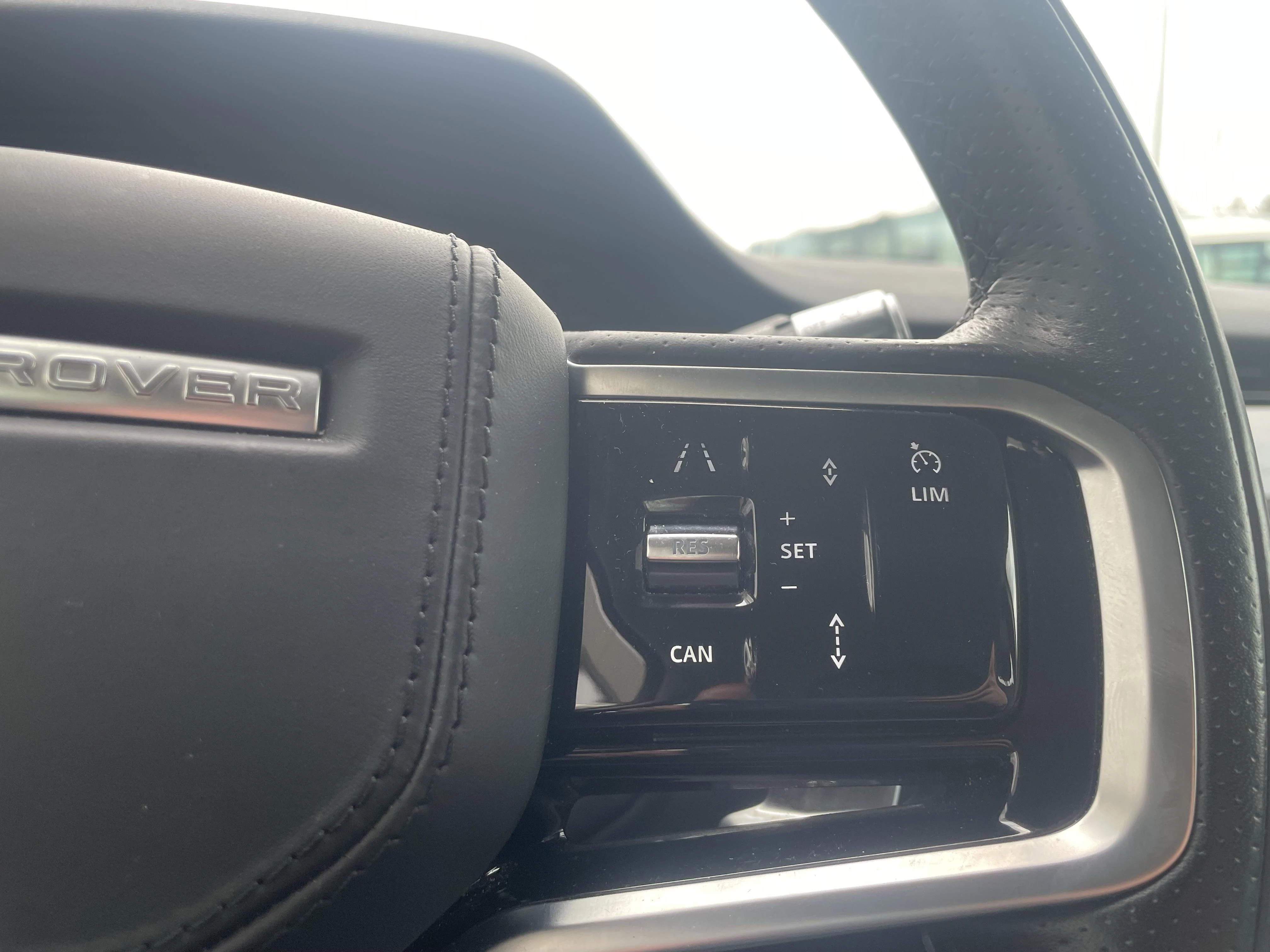 Land Rover Range Rover Evoque P300e R-Dynamic HSE