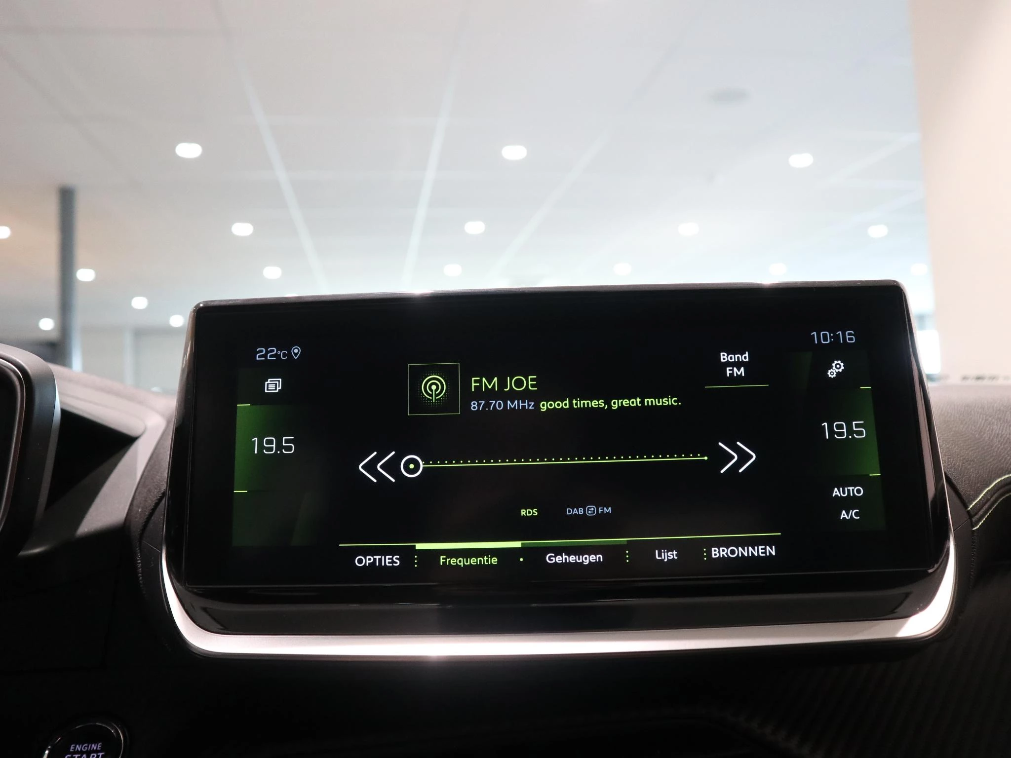 Peugeot-2008-image-17