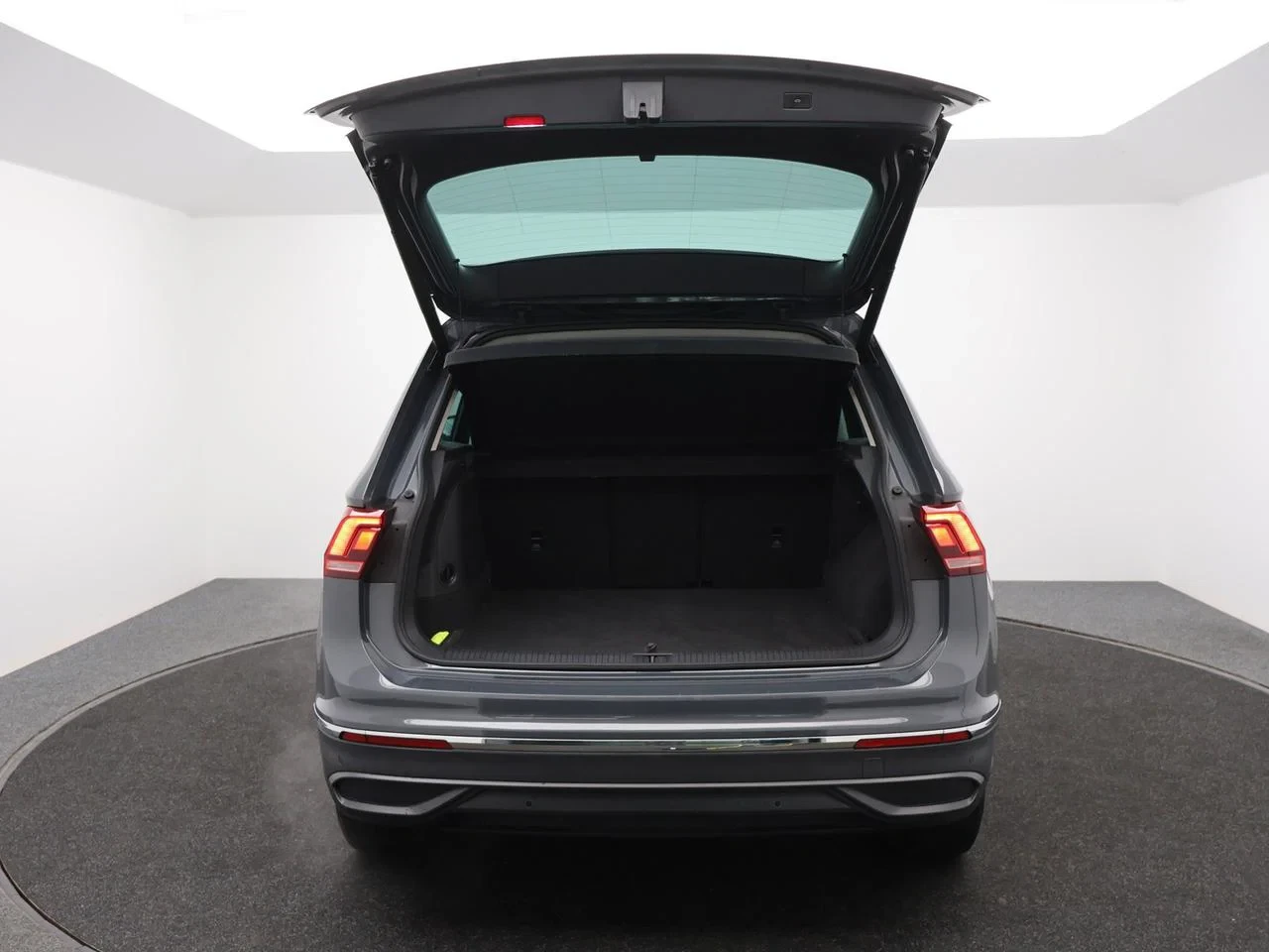 Volkswagen-Tiguan-image-1