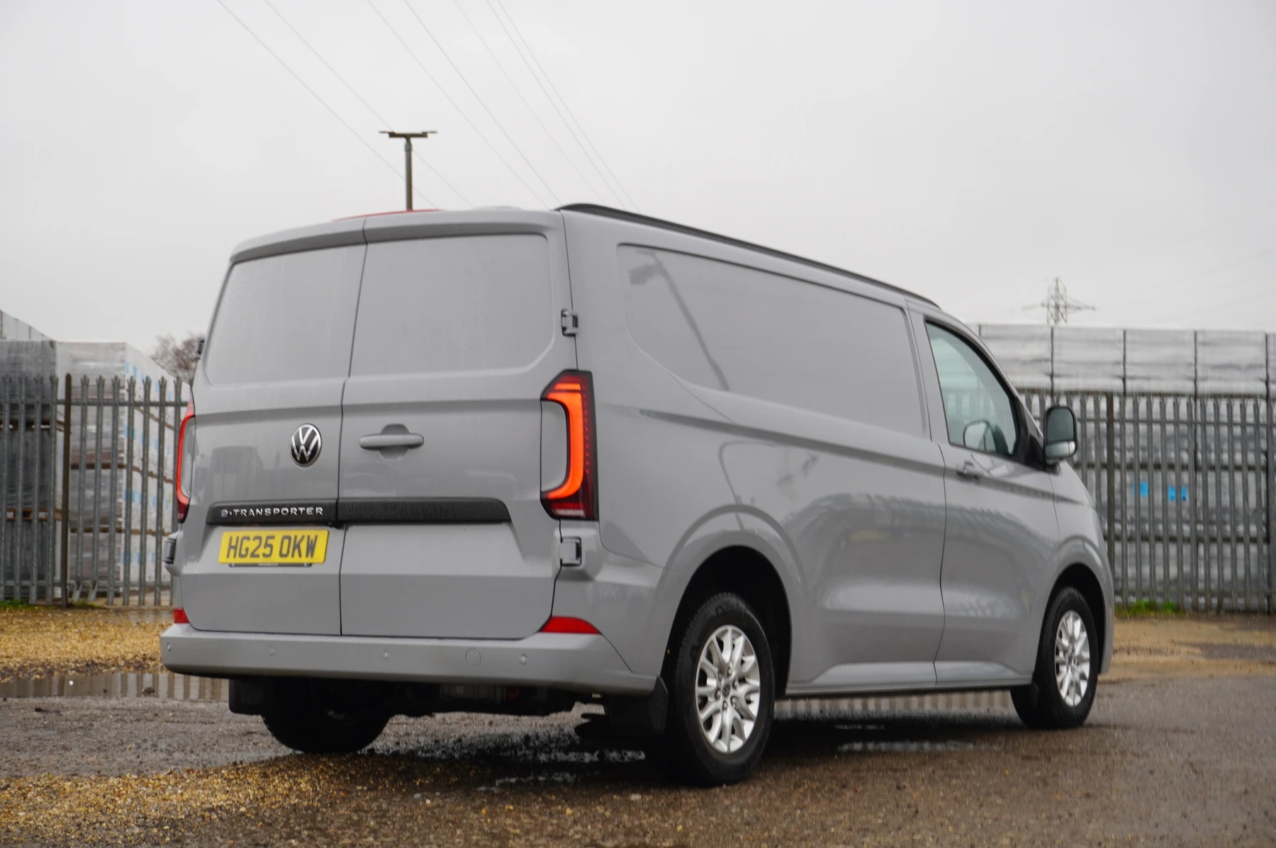 Volkswagen-Transporter-image-13
