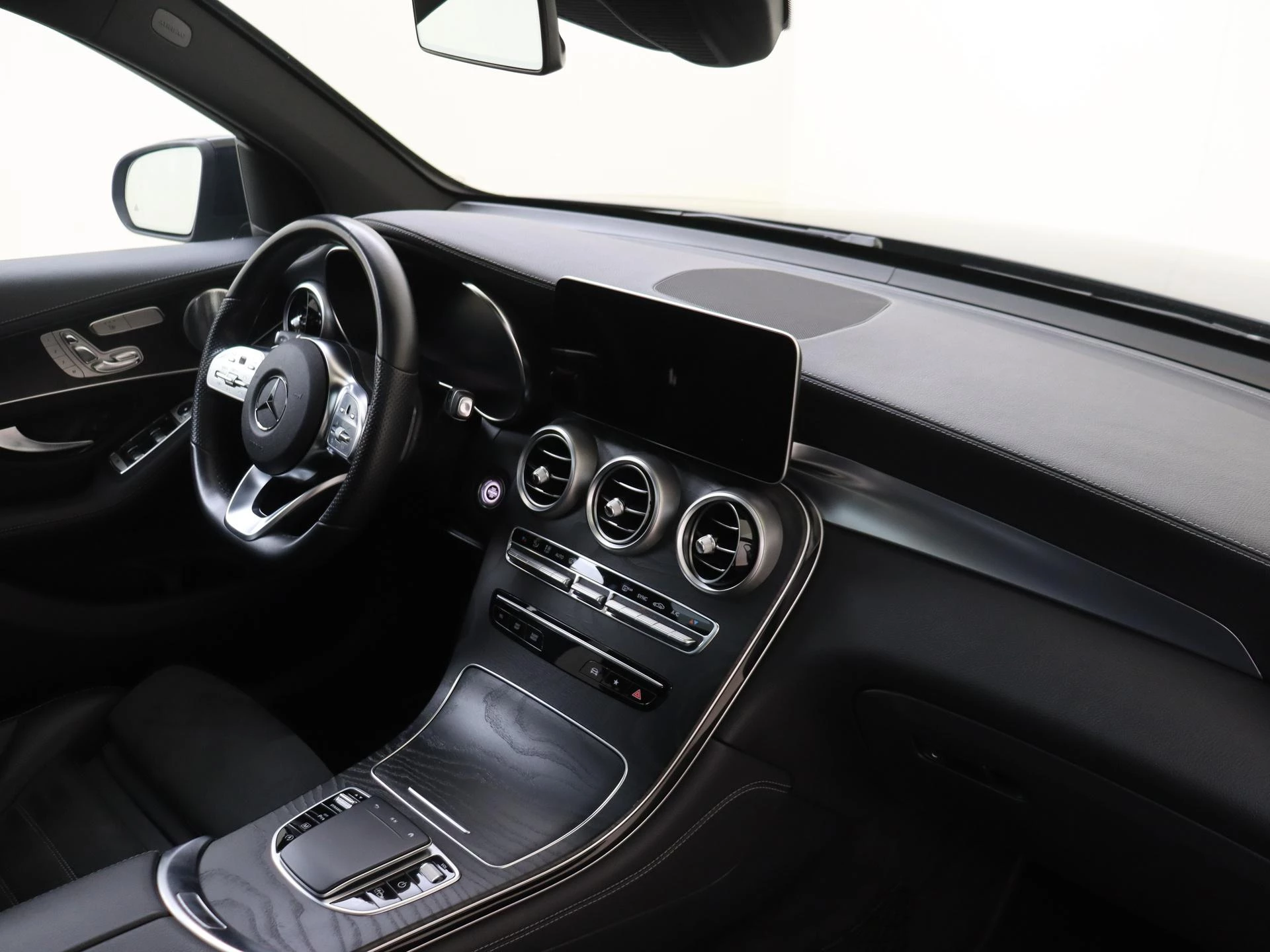 Mercedes-Benz-GLC-image-4