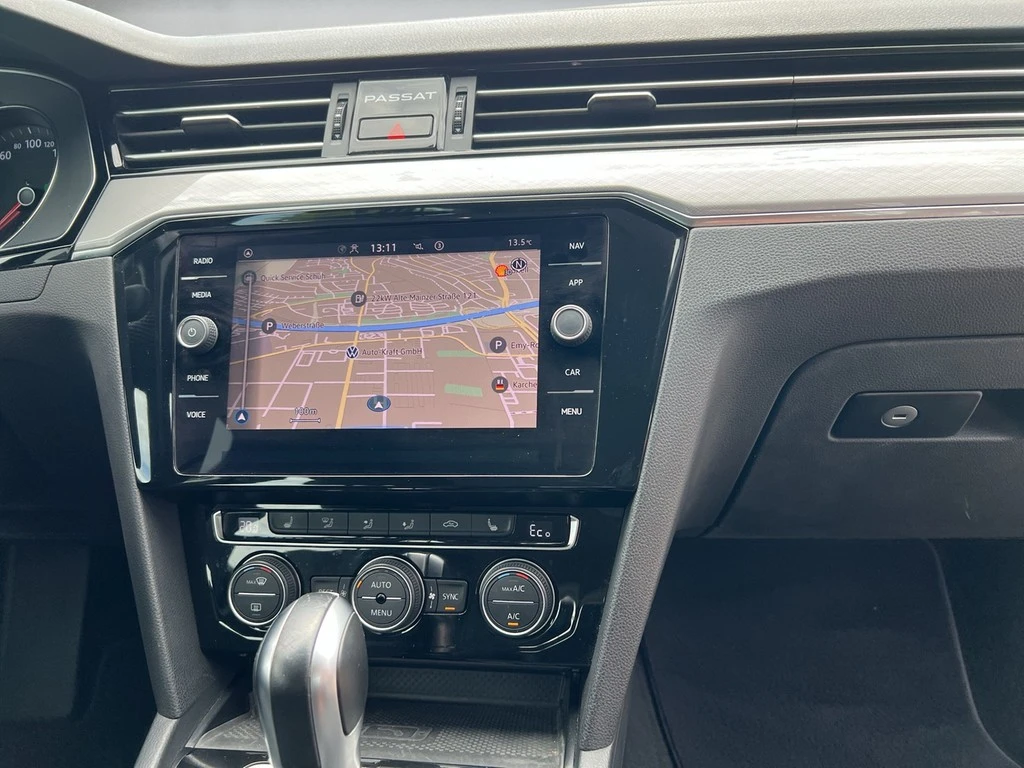 Volkswagen-Passat-image-9