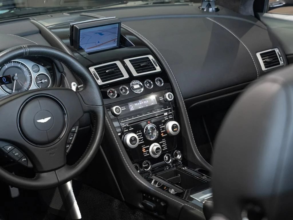 Aston Martin-DBS-image-10