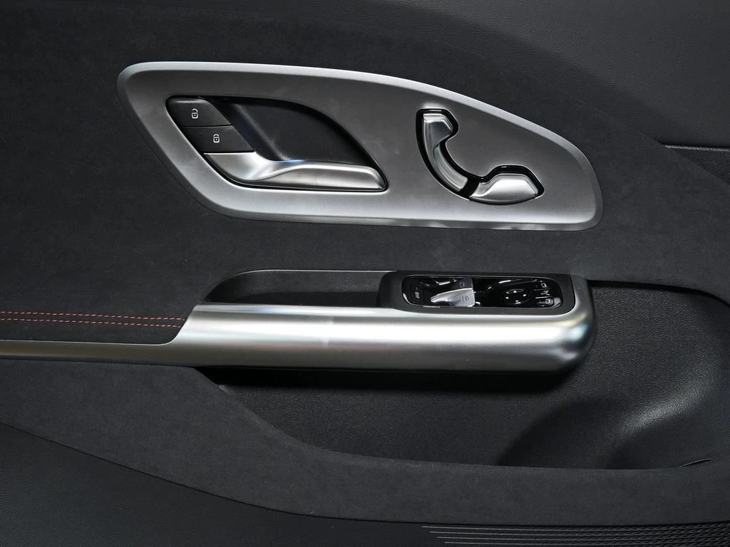 Mercedes-Benz-CLA 200-image-6