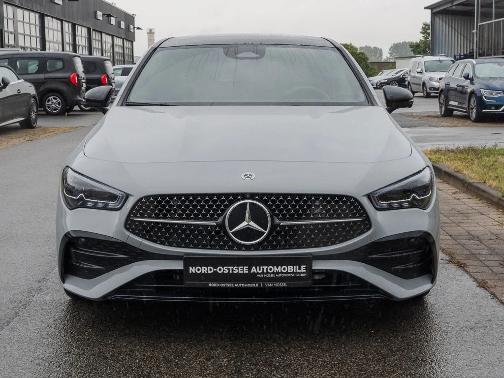 Mercedes-Benz-CLA 220 d-image-3