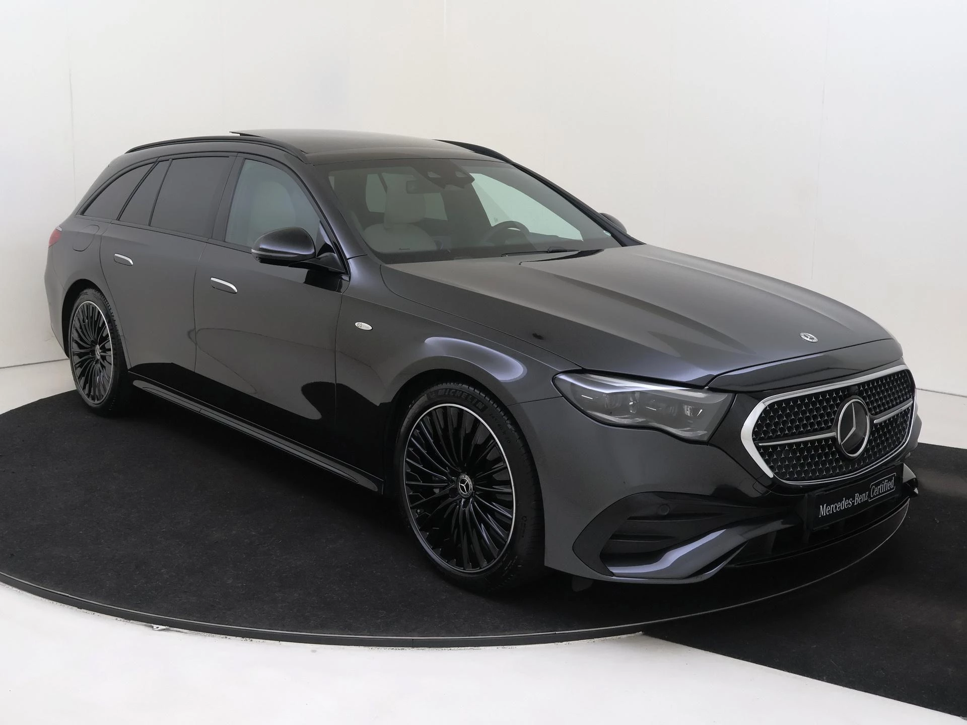 Mercedes-Benz-E-Klasse-image-1