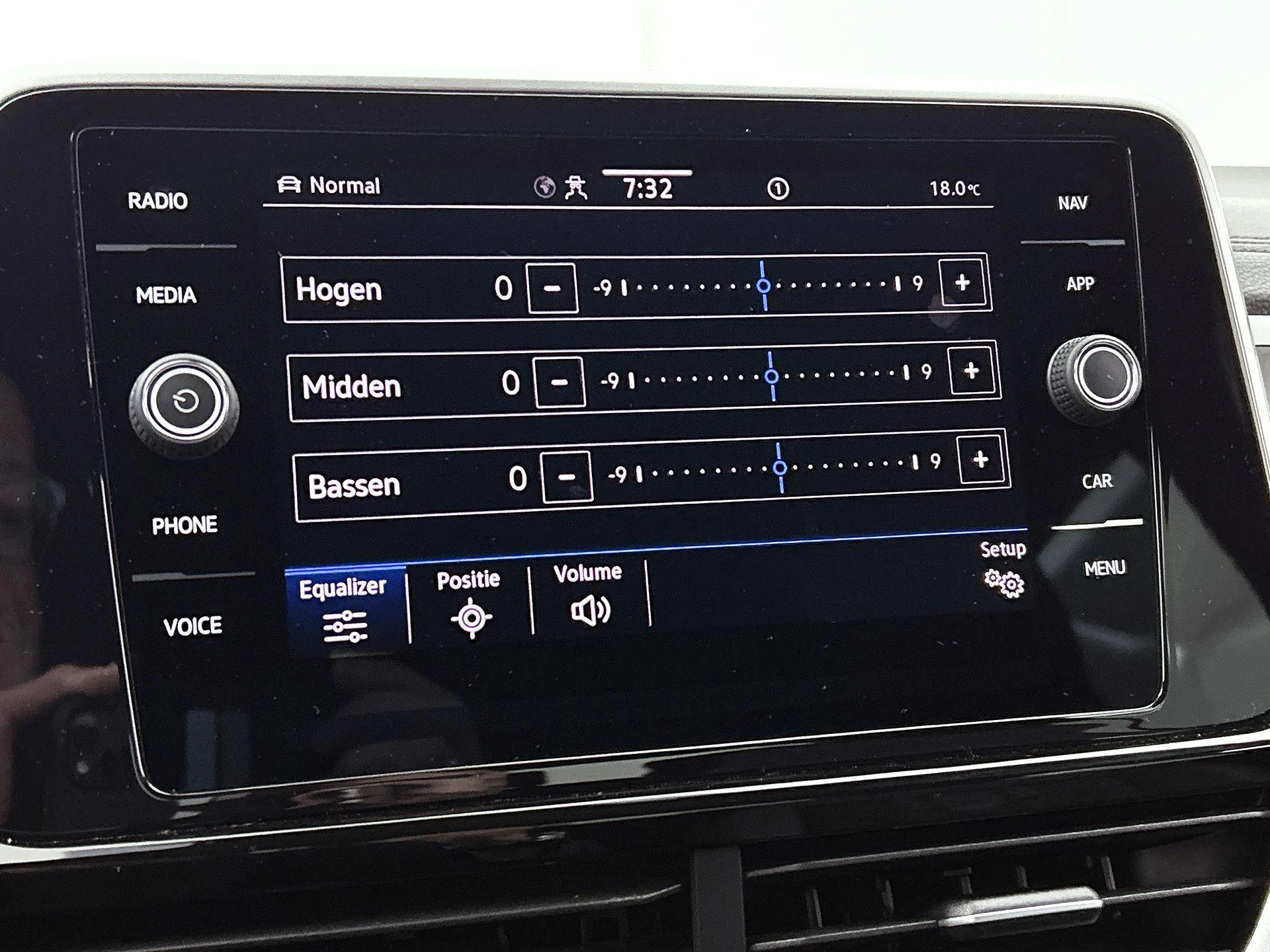 Volkswagen-T-Roc-image-11