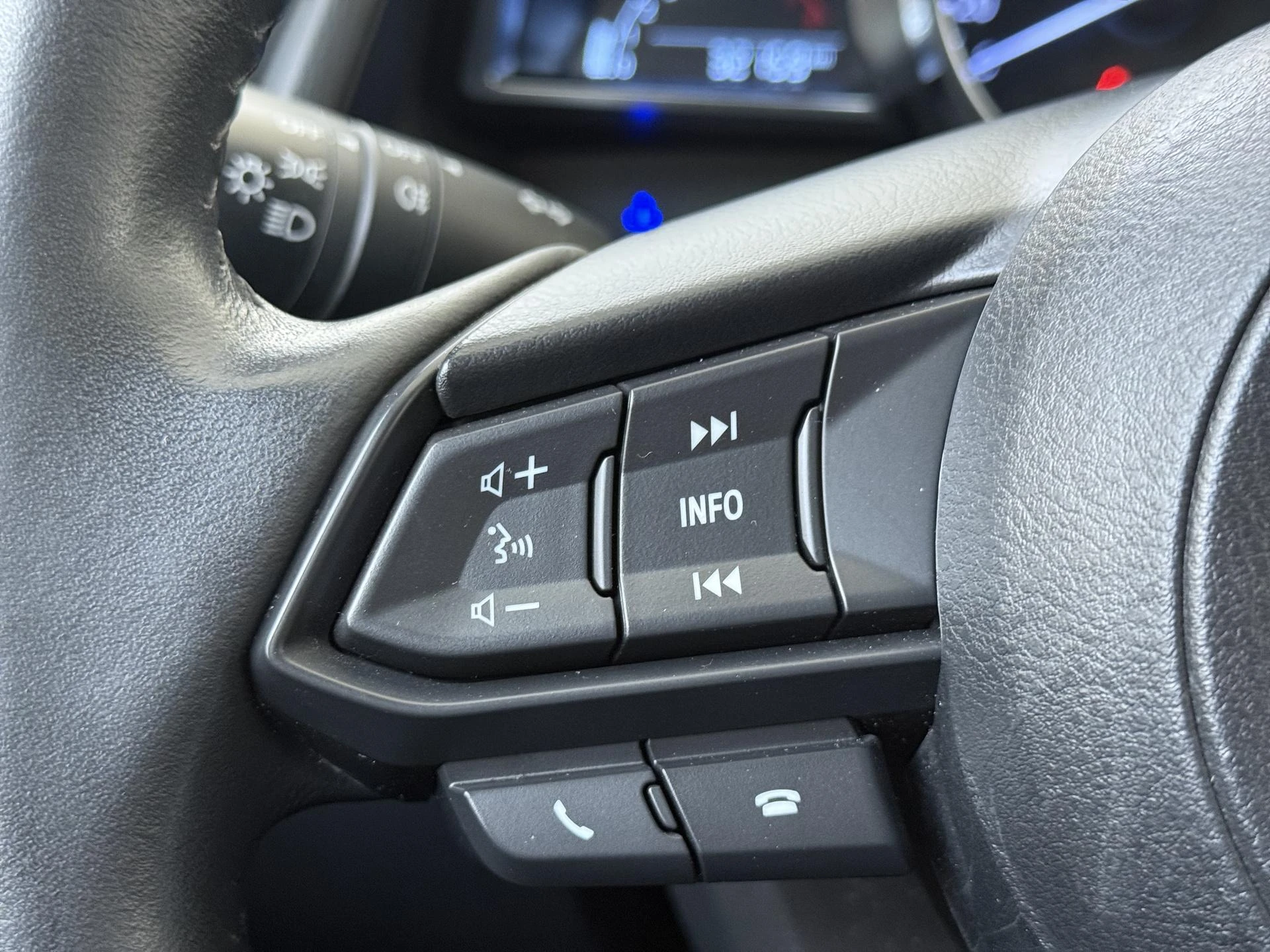 Mazda-2-image-11