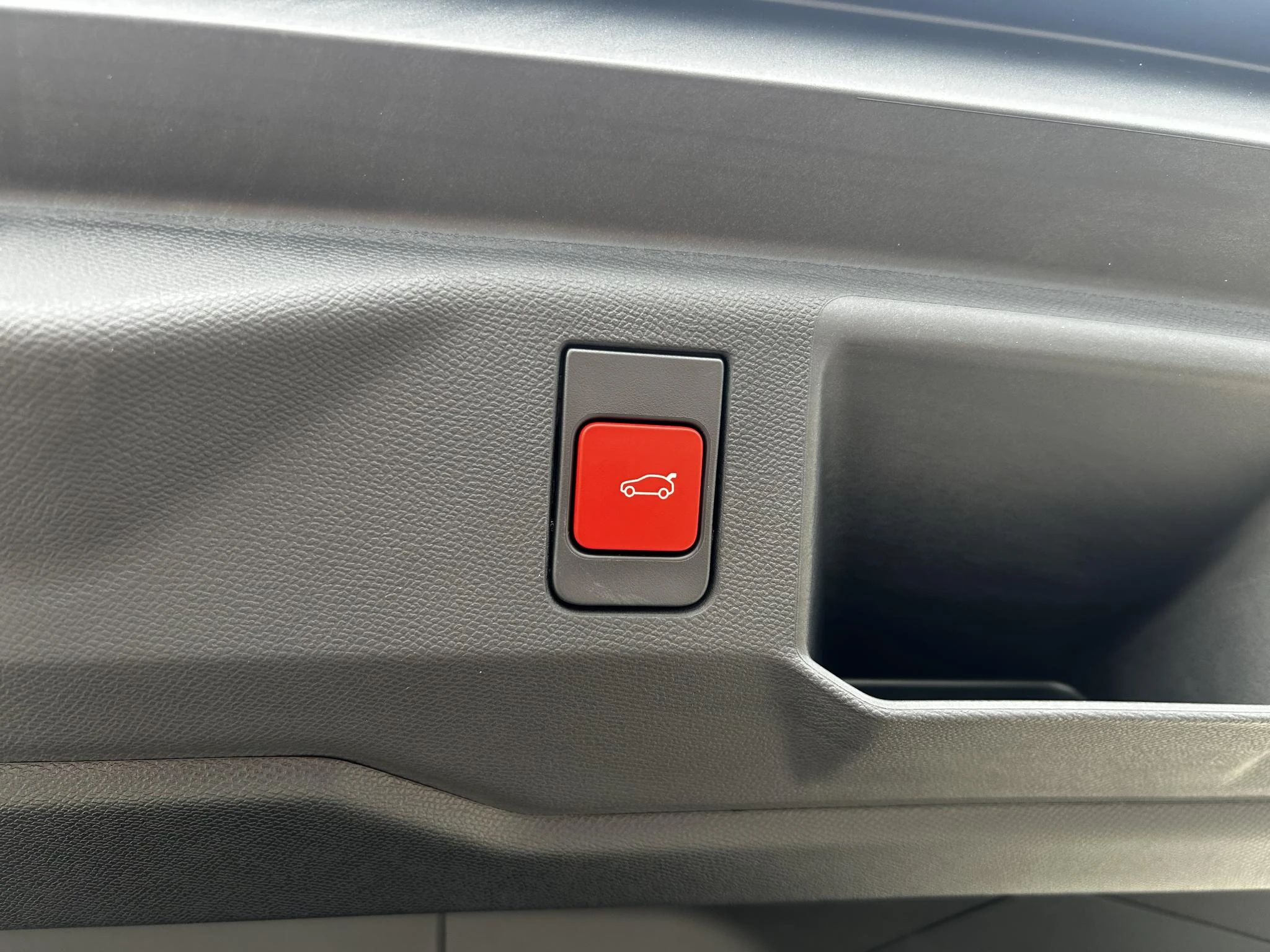Peugeot-e-5008-image-30