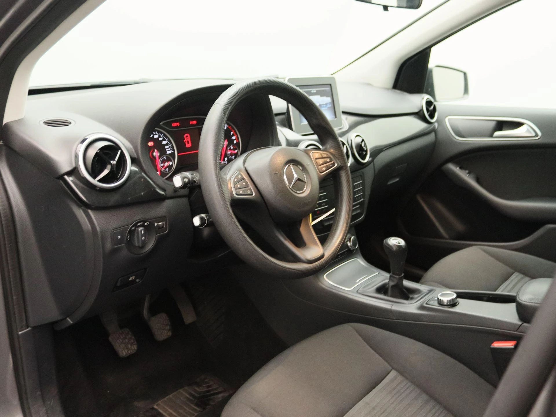 Mercedes-Benz-B-Klasse-image-21