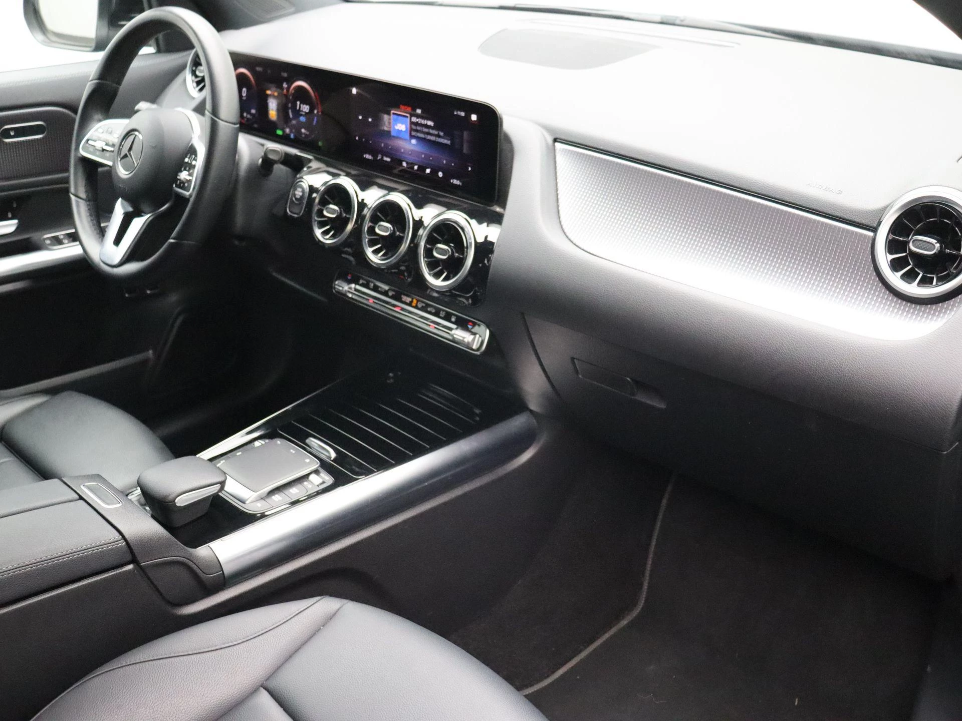 Mercedes-Benz GLA 250 e Luxury Line + LEDER + CARPLAY +