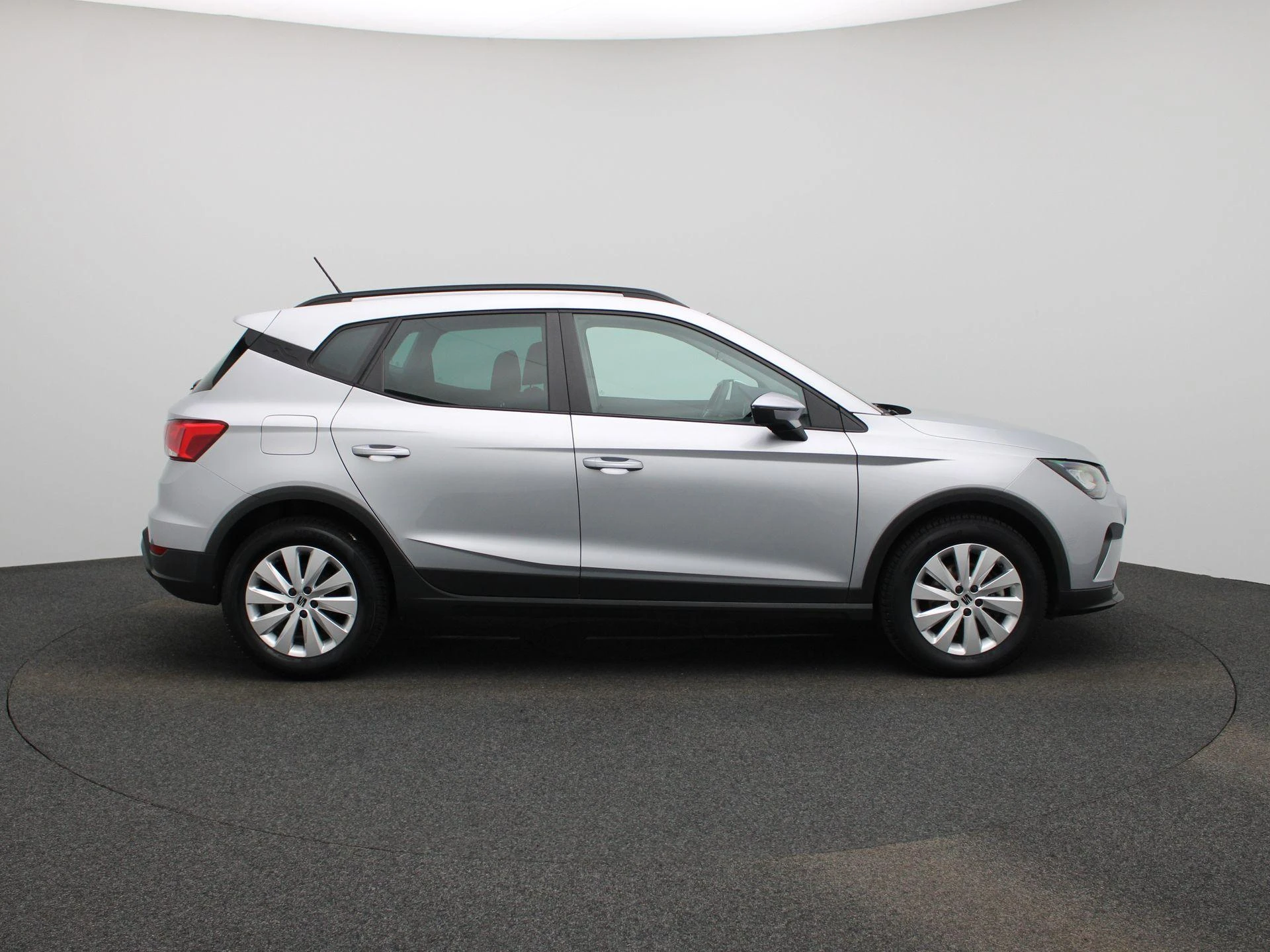 SEAT-Arona-image-5