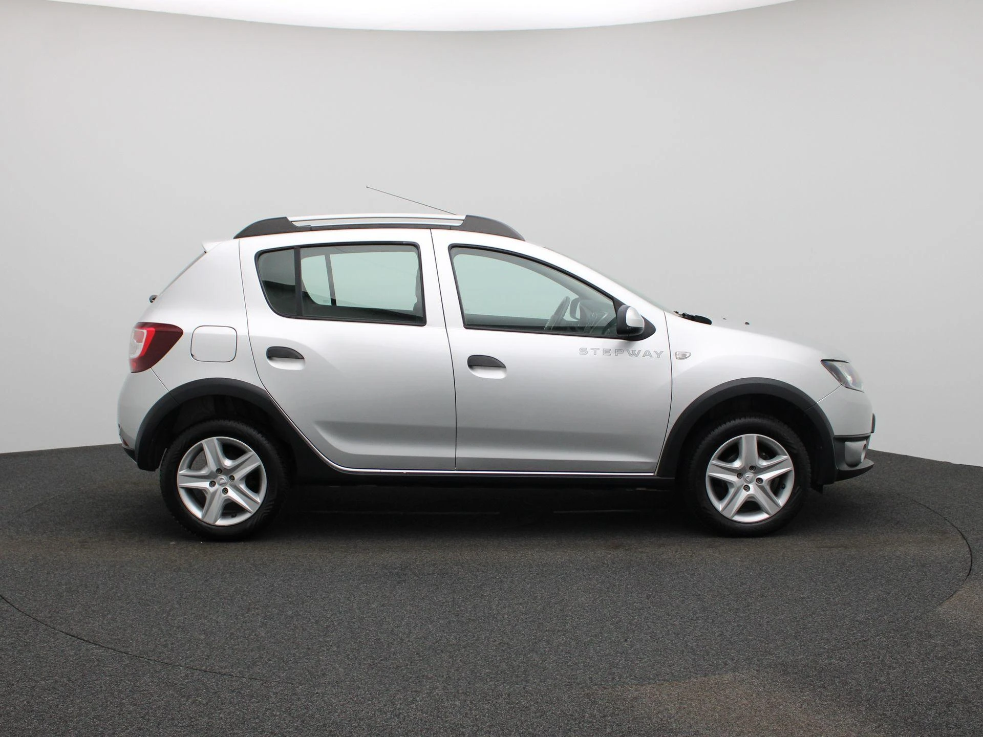 Dacia-Sandero Stepway-image-4