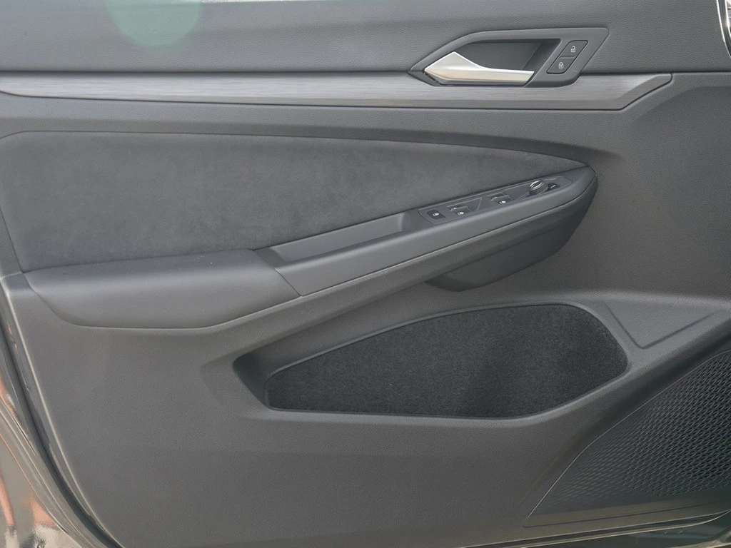 Volkswagen-Golf-image-17